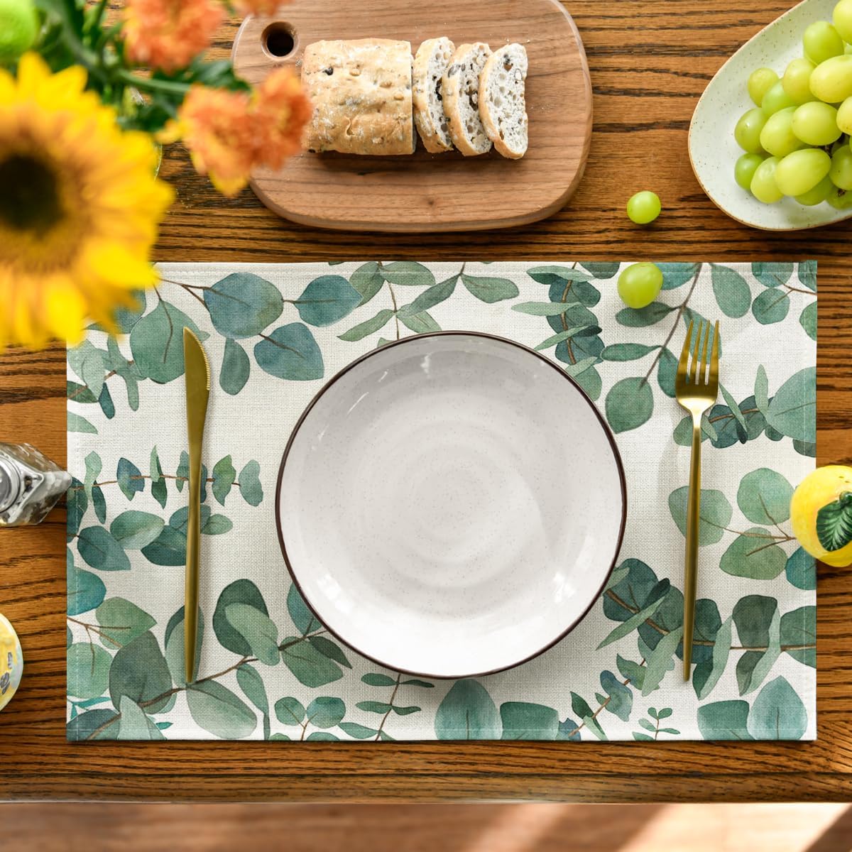 Artoid Mode Manteles individuales de verano con hojas de eucalipto para mesa de comedor, 12 x 18 pulgadas, para primavera, temporada, vacaciones,