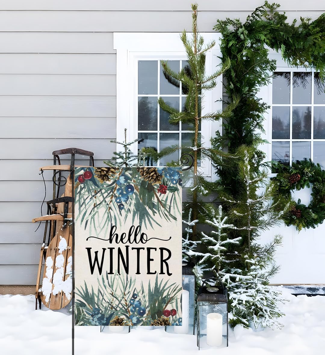 EKOREST Banderas verticales de jardín de 12 x 18 pulgadas con texto en inglés Hello Winter de doble cara, ramitas de pino para exteriores,