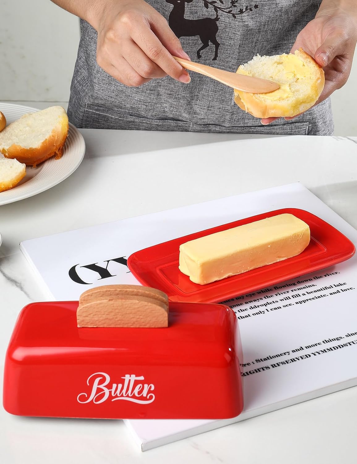 Mantequillera con tapa y cuchillo de cerámica para contador humanizado con mango de cuchillo, perfecto para mantequilla de la costa este oeste,