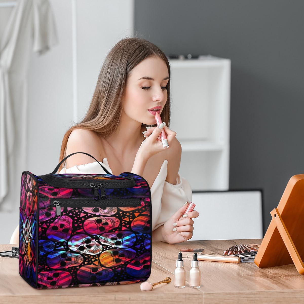 Skull Art Design Toiletry Bag for Women Travel Makeup Organizer with Hanging Hook Traveling Cosmetic Bags for Toiletries Accessories