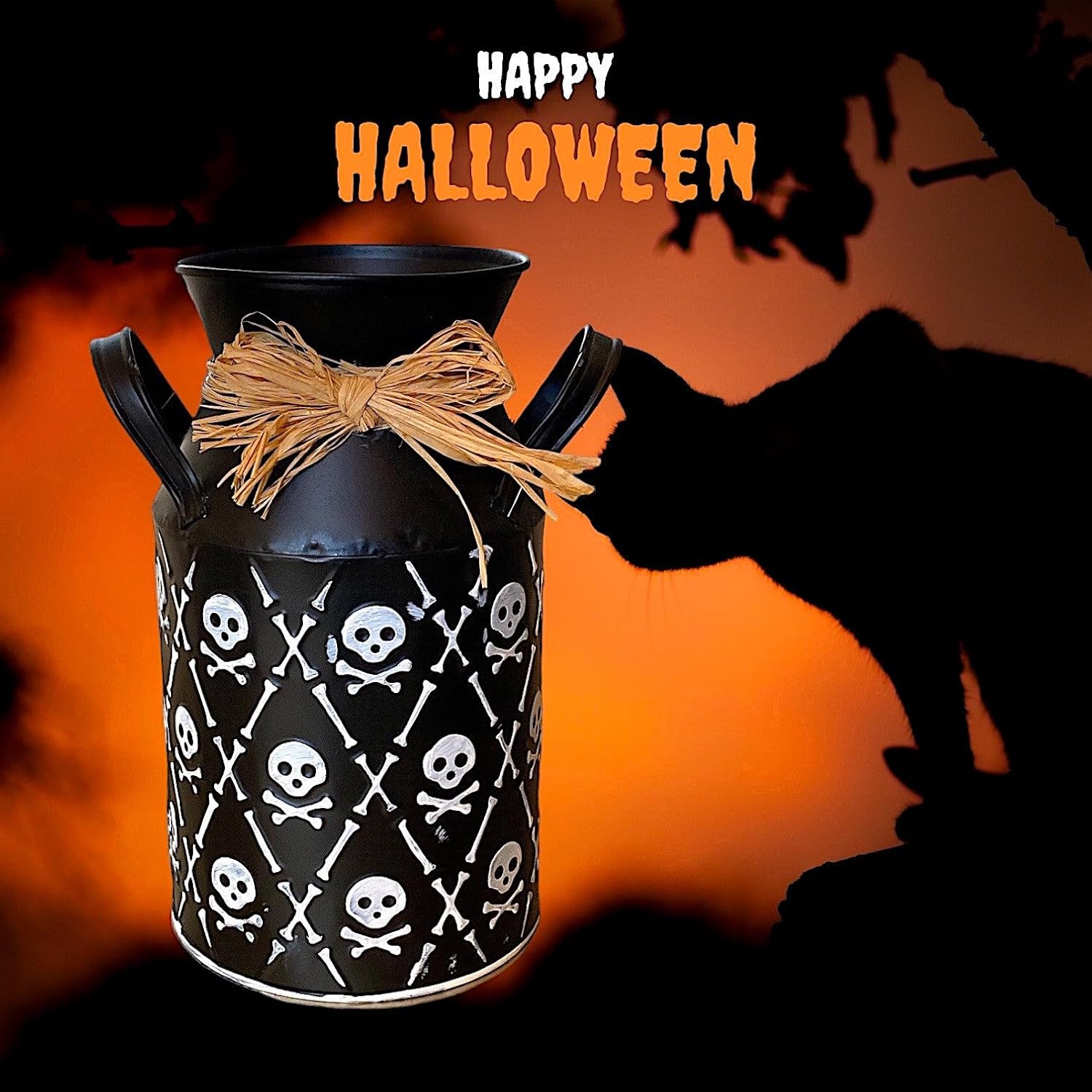 Jarrón de metal para Halloween, decoración rústica, estante de mesa, chimenea, blanco y negro con calaveras y huesos (9.75 pulgadas de alto)