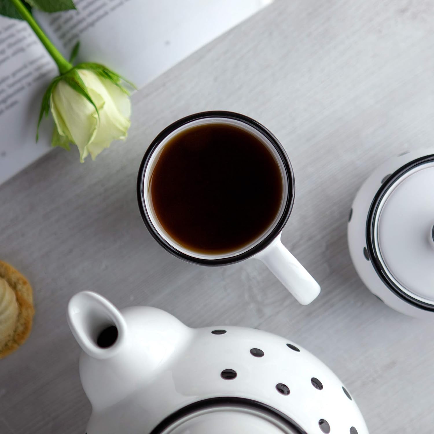 City to Cottage Taza de cerámica hecha a mano con lunares blancos y negros de 10 oz10.1 fl oz, chocolate caliente, café, taza de té, taza con mango