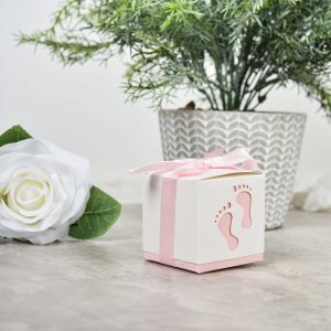 Efavormart – Paquete de 25 cajas de dulces con cintas de huellas de bebé recién nacido de 2.5 x 2.5 pulgadas, cajas de regalo rosas para baby shower Efavormart – Paquete de 25 cajas de dulces con cintas de huellas de bebé recién nacido de 2.5 x 2.5 pulgadas, cajas de regalo rosas para baby shower