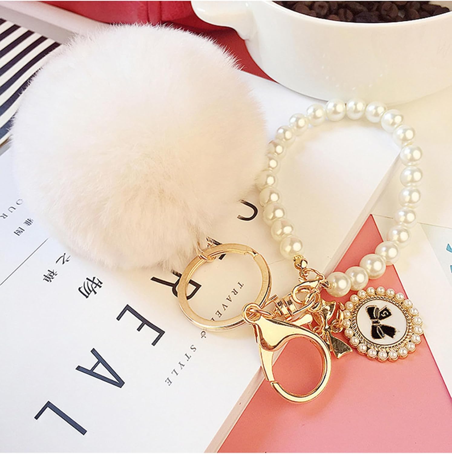 Linda funda protectora de silicona con llavero con pompón y correa de perlas para niñas, compatible con Apple Airpods 1 y 2