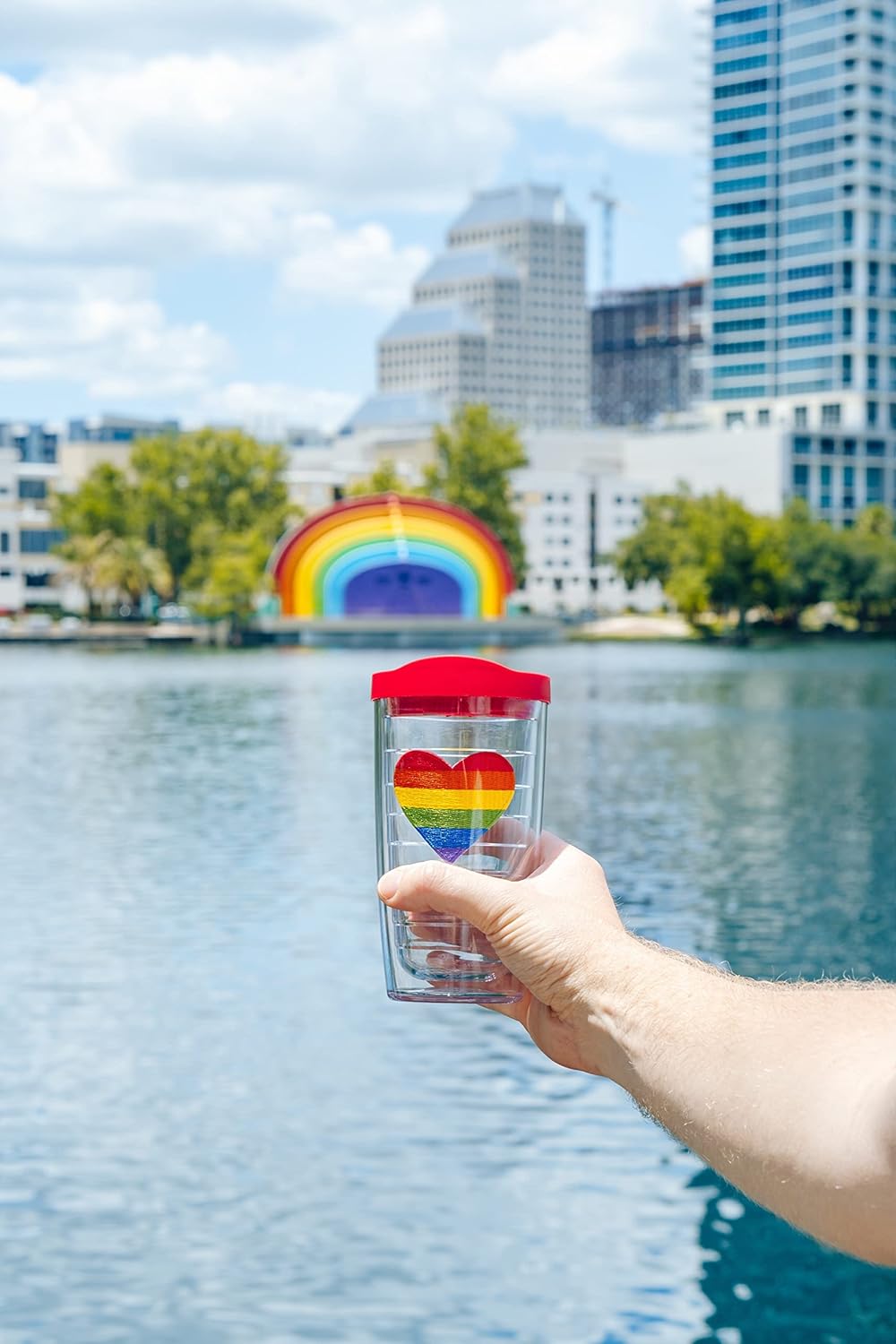 Tervis Vaso aislado de doble pared Pride Heart hecho en Estados Unidos mantiene las bebidas frías y calientes, 24 onzas, clásico