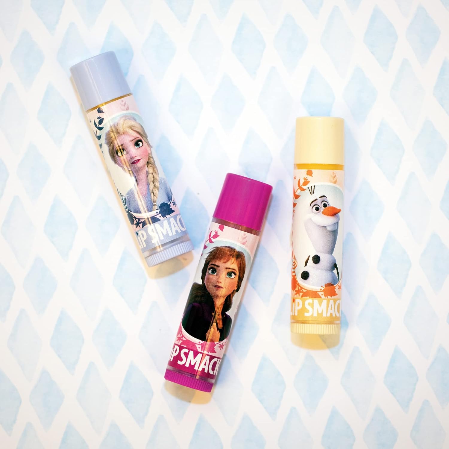 Lip Smacker s Disney Frozen 2 – Trío de bálsamo labial saborizado, enebro mítico, vainilla Snow-it-all, Optimist Berry, juego de 3, transparente,