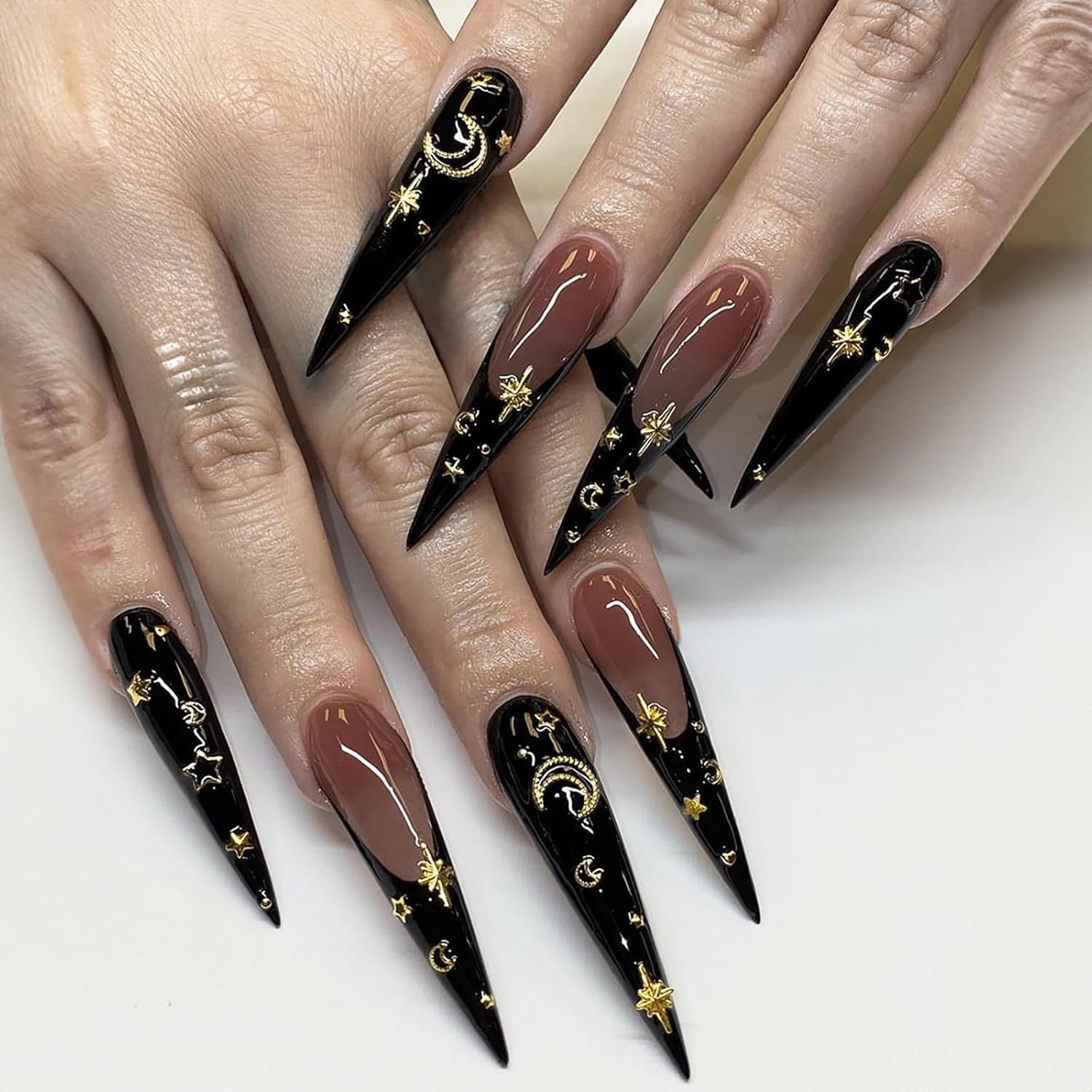 Uñas postizas a presión estilo stiletto, uñas postizas de Halloween, uñas negras de bruja con diseños de estrellas y luna, uñas acrílicas brillantes