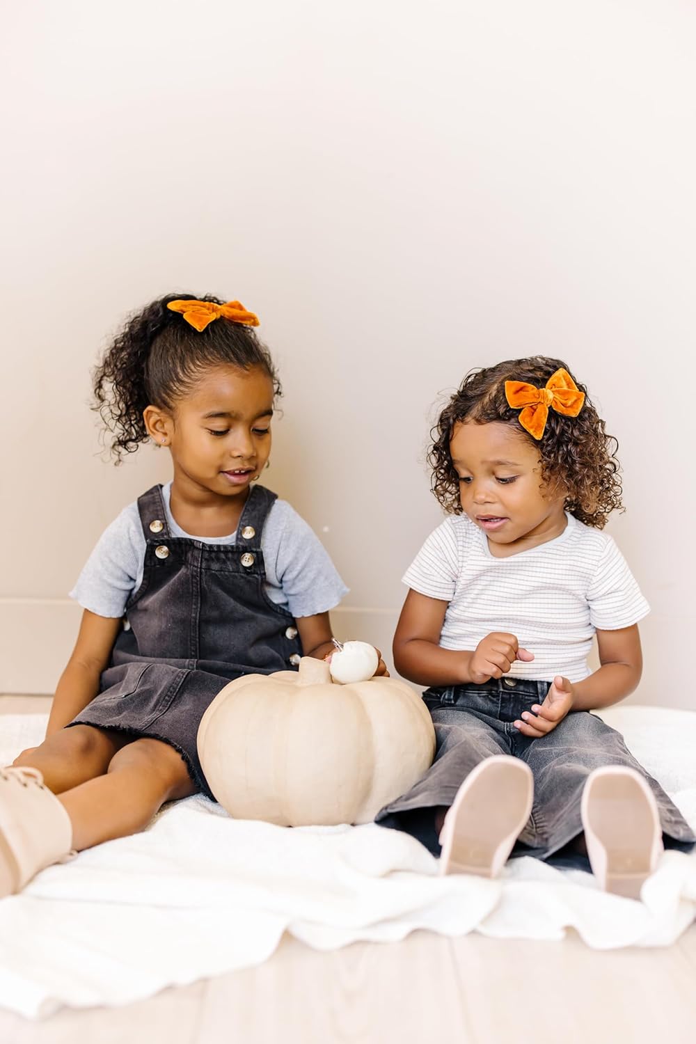 Little Poppy Co. Juego de tres lazos para el cabello, accesorios elegantes hechos a mano para niñas, niños pequeños y bebés, calidad premium, clips