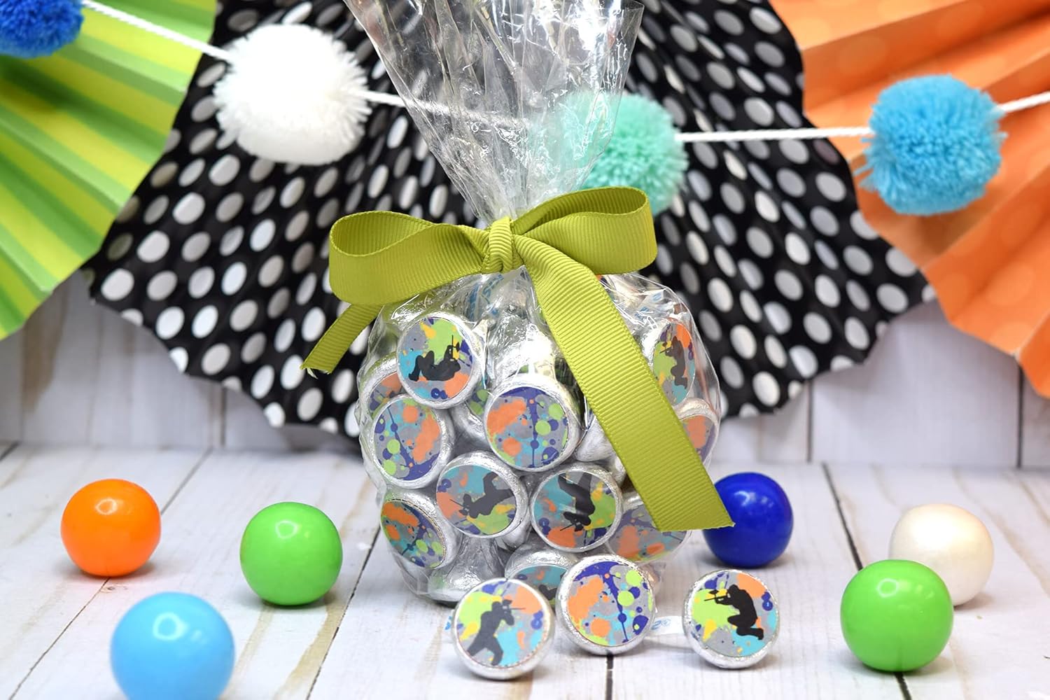 AmandaCreation – Etiquetas adhesivas para fiestas de cumpleaños con temática de paintball, 300 adhesivos circulares de fiesta de 0.75 pulgadas para