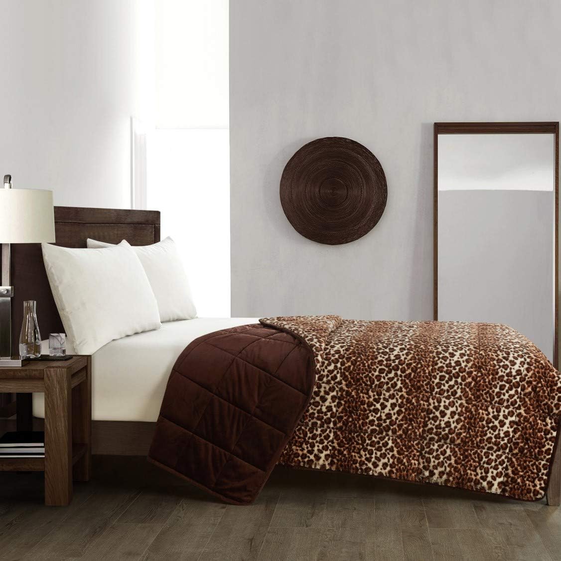 Dearfoams Manta con peso de piel sintética con estampado animal súper suave de 12 libras, 48 x 72 pulgadas