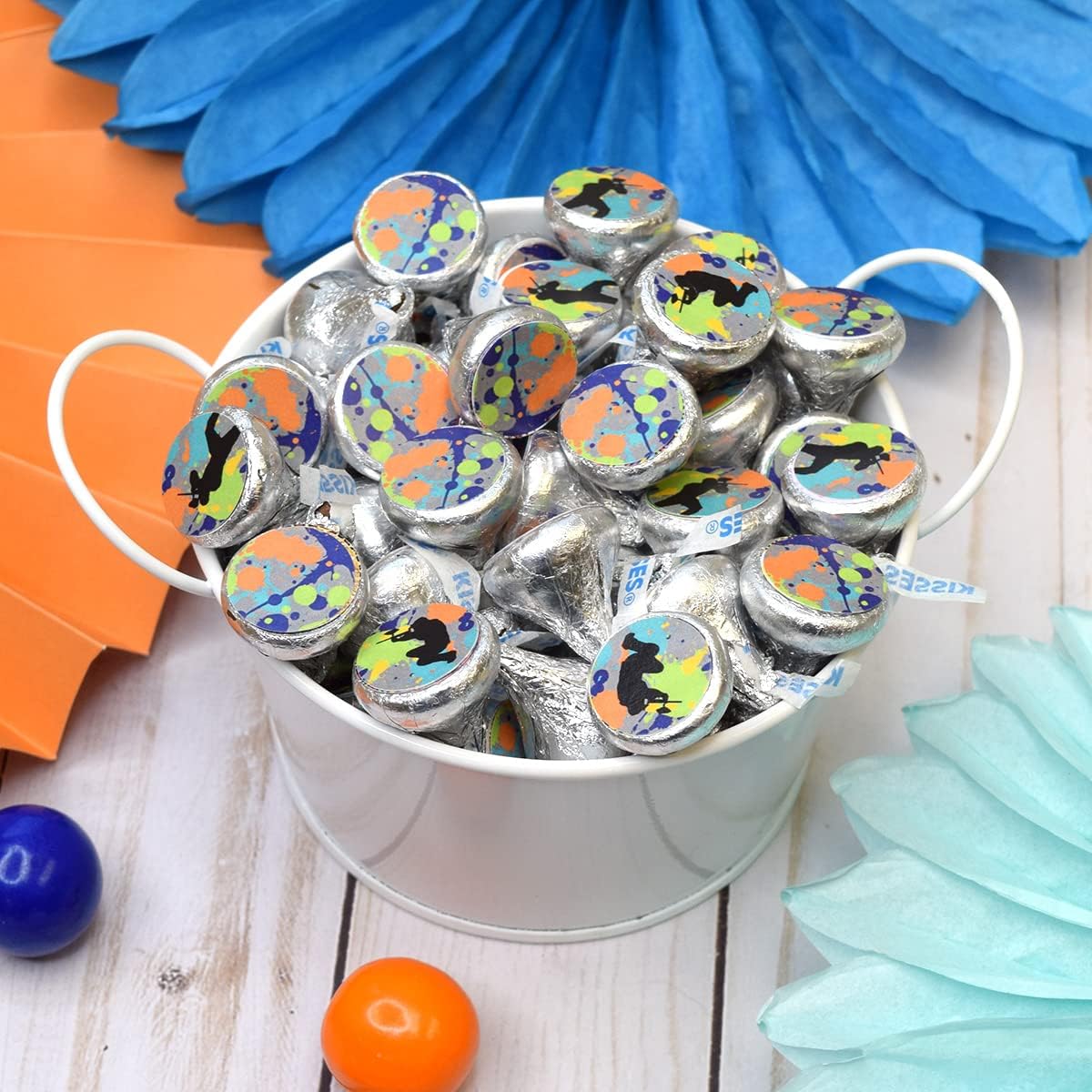 AmandaCreation – Etiquetas adhesivas para fiestas de cumpleaños con temática de paintball, 300 adhesivos circulares de fiesta de 0.75 pulgadas para