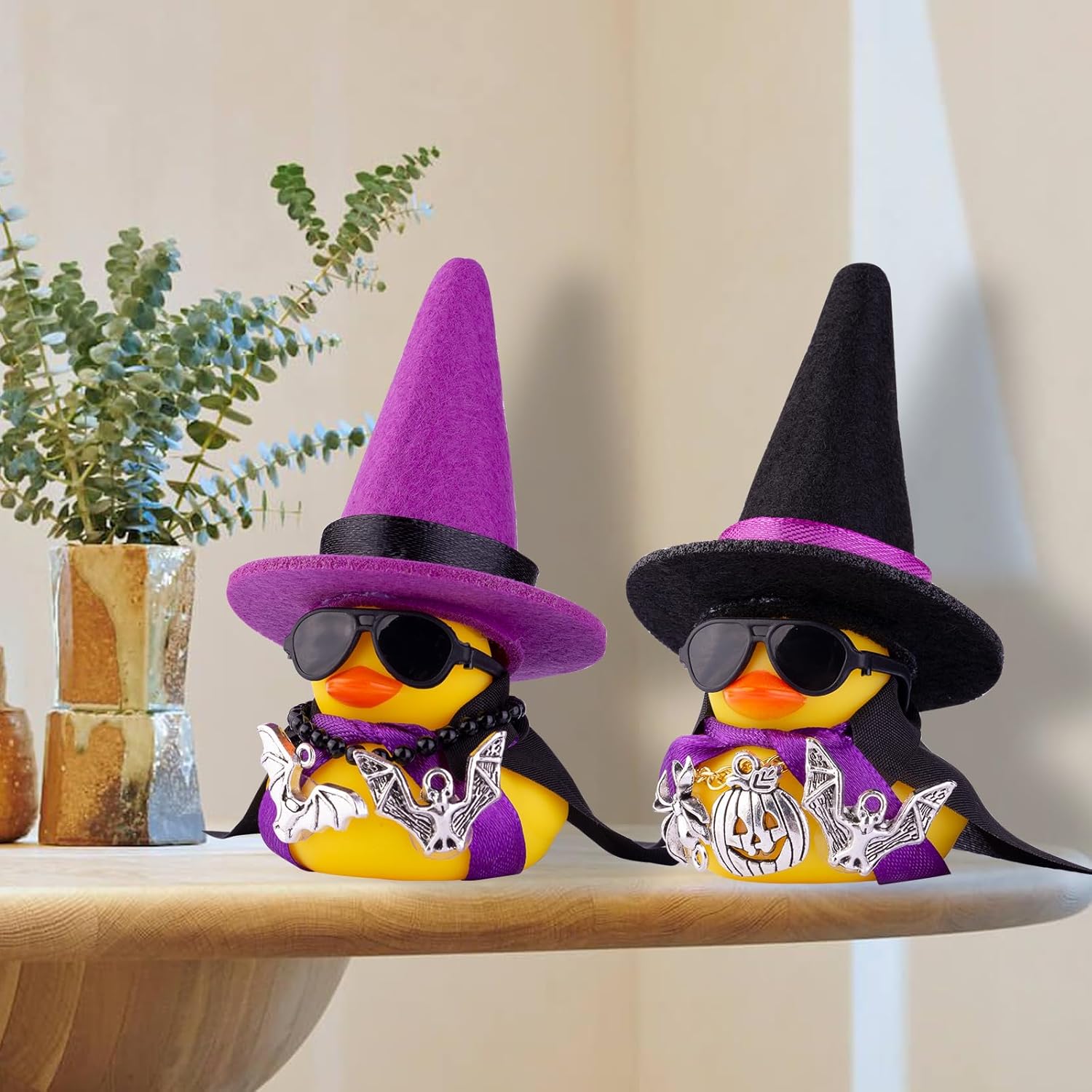 Adornos de pato de goma para automóvil, decoraciones de tablero de automóvil con mini sombrero de bruja, capa, collar, accesorios de Halloween para