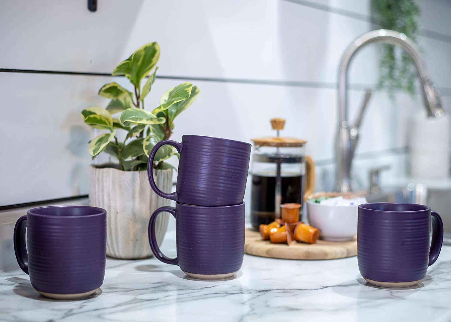 Elanze Designs Juego de 4 tazas de café con fondo de arcilla cruda de 16 onzas, color morado