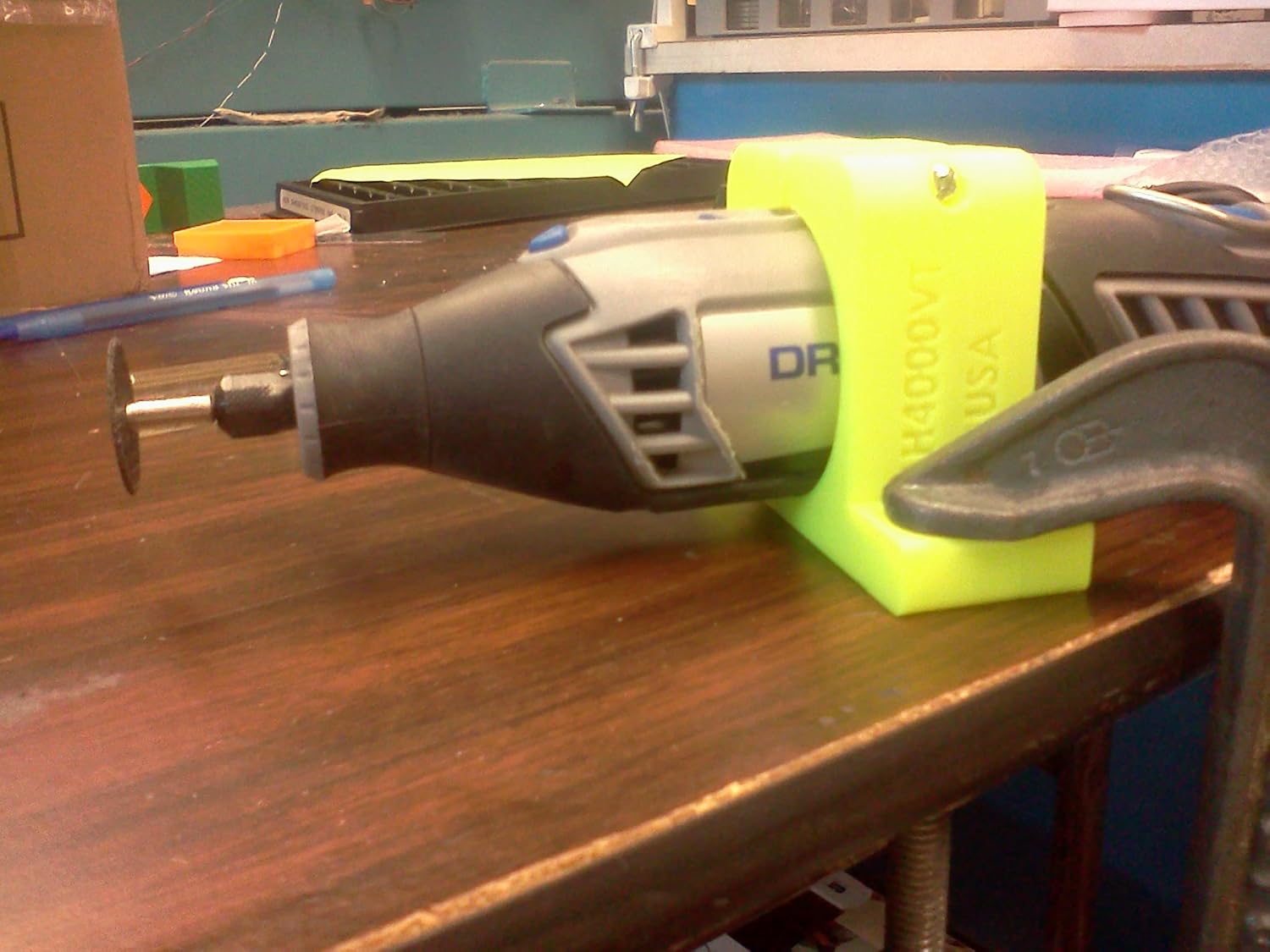 Soporte para Dremel 4000, 4200 para Tornillo y Mesa PN DH-4000VT Amarillo