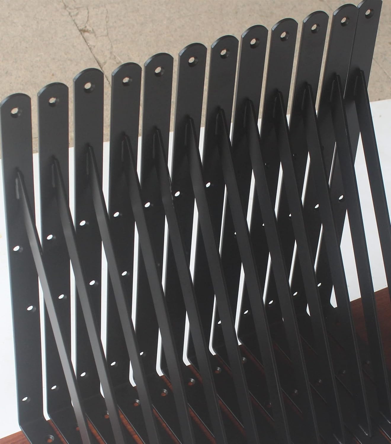Paquete de 16 soportes de estante de 18 pulgadas de largo x 12 pulgadas de alto, color negro, resistentes con tornillos, soportes de estante de