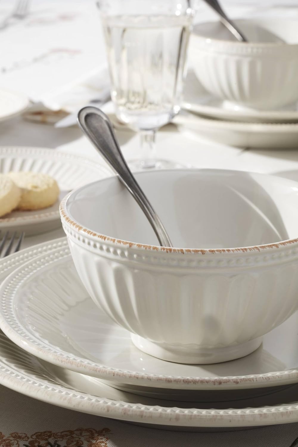 Lenox French Perle Groove – Juego de platos y cuencos de 12 piezas, 23.05 libras, color blanco