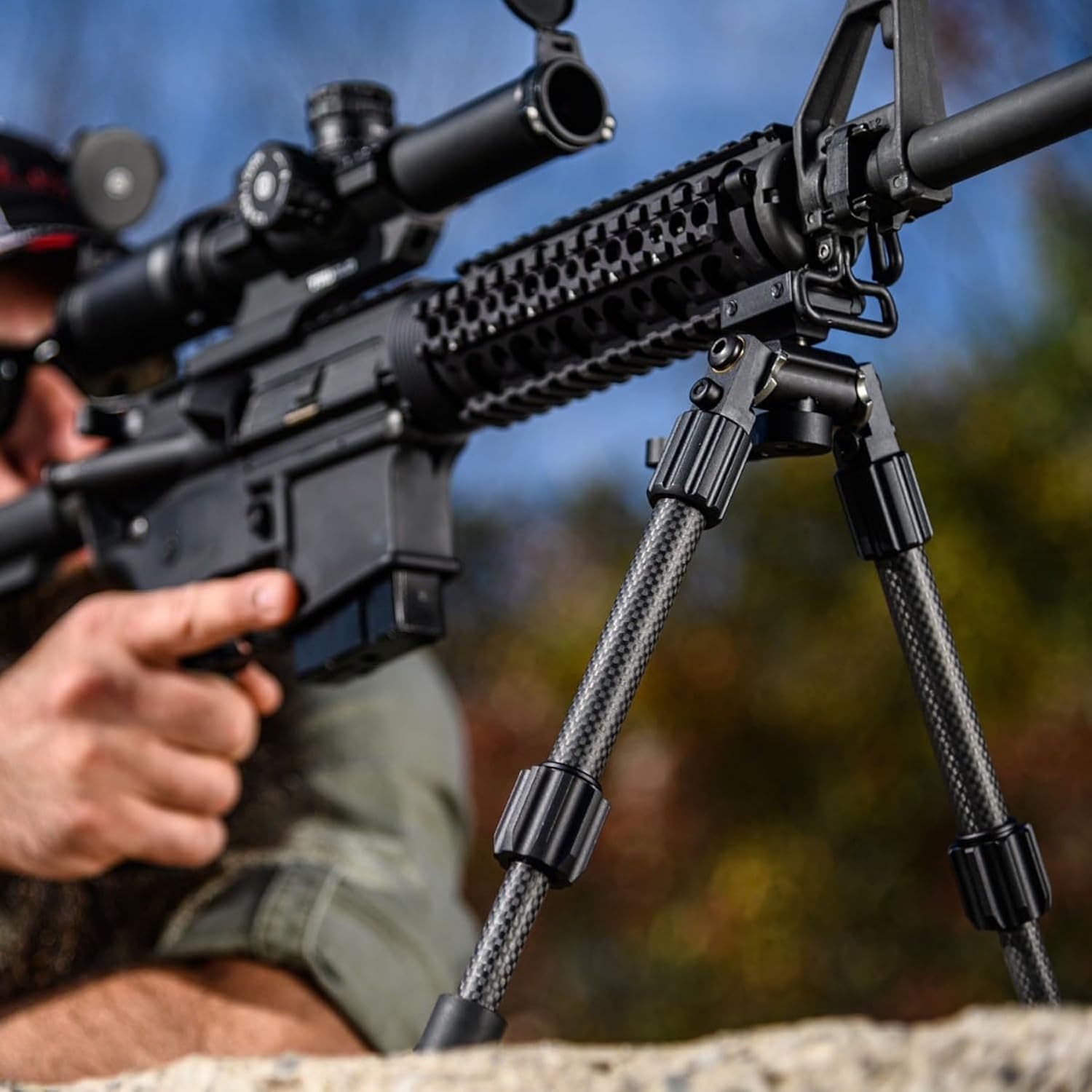 TRUGLO Tac Pod Carbon Pro – Bípode de rifle portátil ajustable ligero y duradero con base pivotante, estilo de montaje y opciones de longitud de