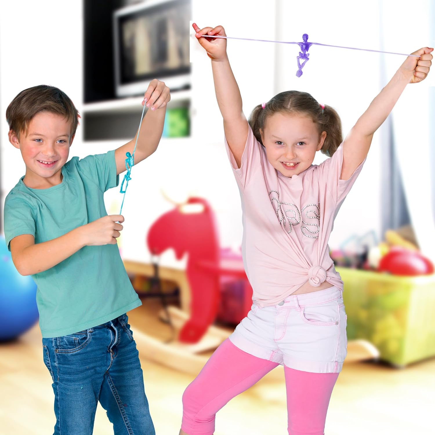 ArtCreativity Juguetes de esqueleto súper elásticos, juego de 48 juguetes de Halloween para niños en 10 colores vibrantes, elásticos 7 veces su