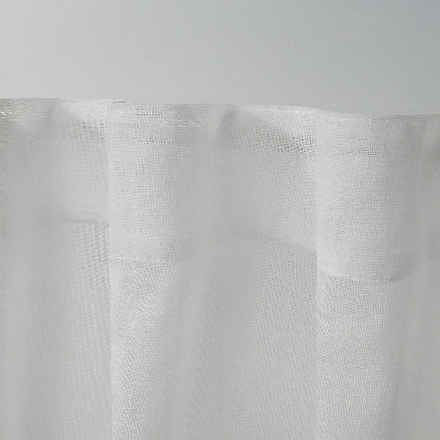 Exclusive Home – Par de paneles de cortinas belgas transparentes con pestañas ocultas en la parte superior, 50 x 108 pulgadas, copo de nieve