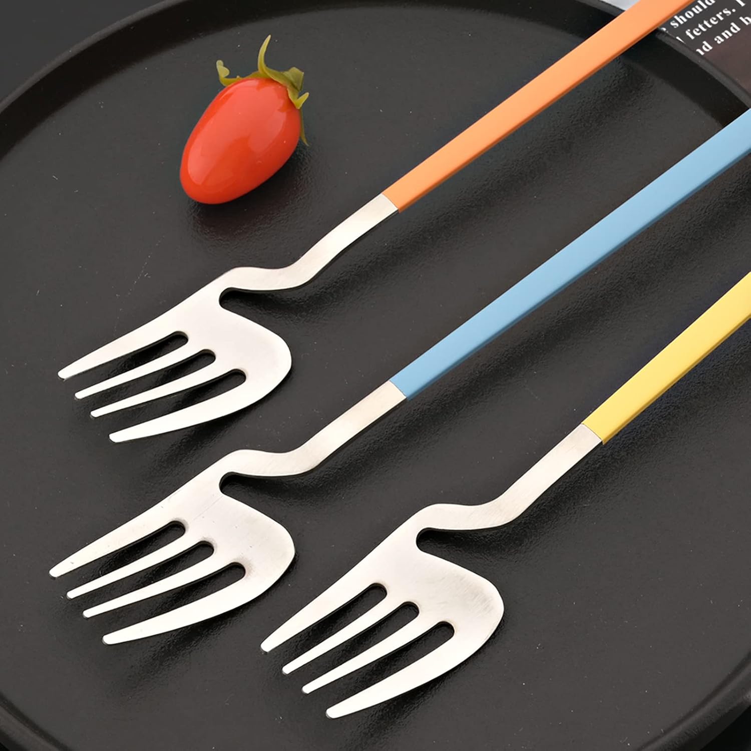 JASHII Juego de cubiertos de acero inoxidable 304 con acabado satinado de color macarrón de 24 piezas, juego de utensilios de cocina para 6