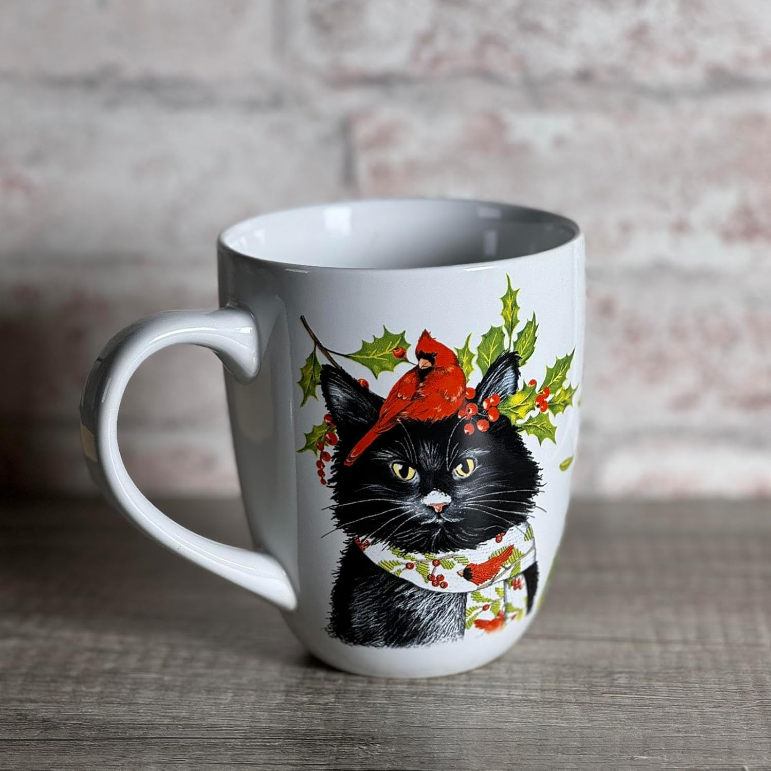 Mary Lake-Thompson Winter Cat and Birds – Taza de cerámica de 16 onzas