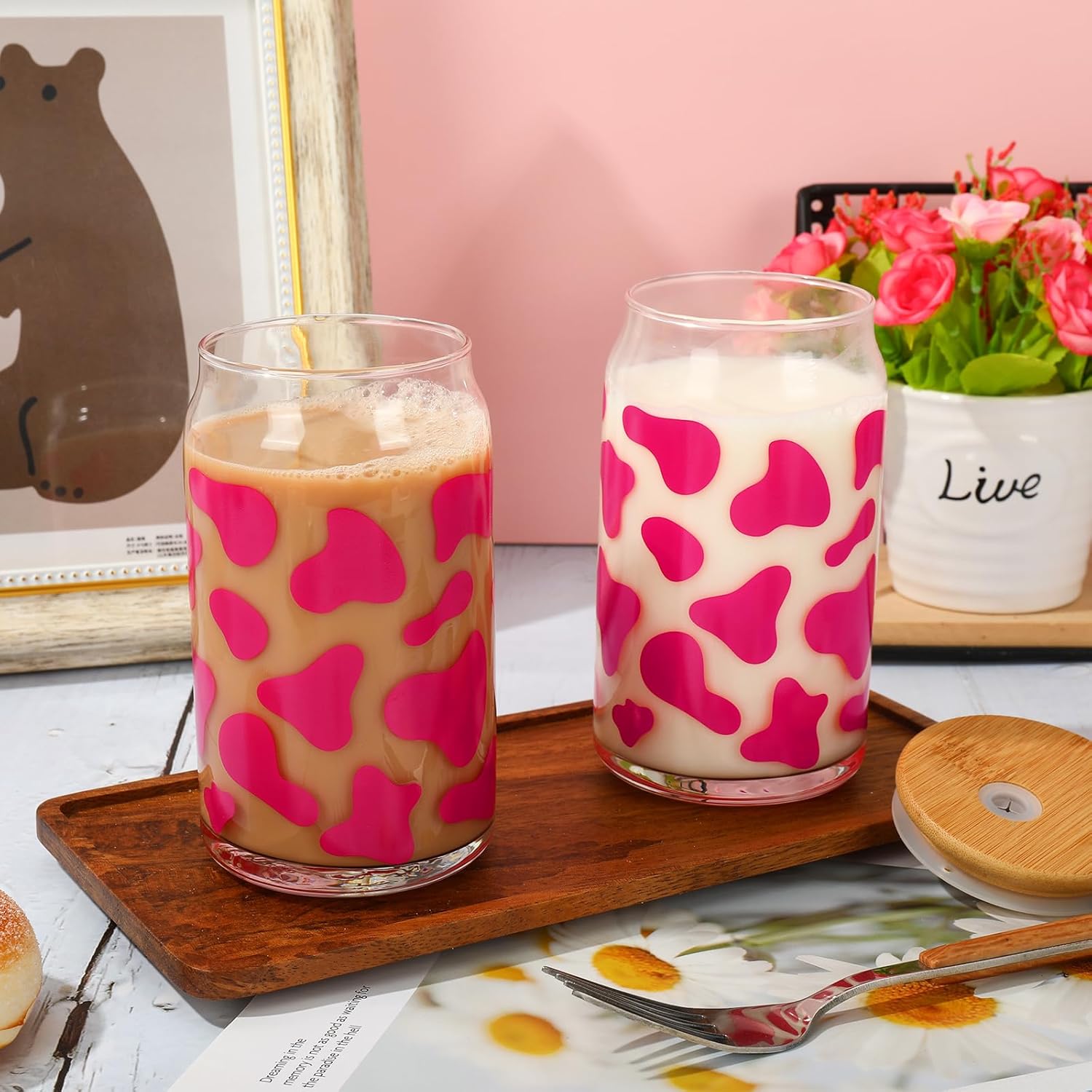 Whaline Paquete de 2 vasos de bebida de vaca de 16 onzas con estampado de vaca roja rosa, taza de café helado con tapas de bambú, popote de vidrio