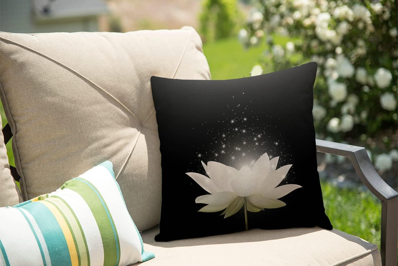 Funda de almohada floral, flor de loto blanco mágico sobre fondo negro, decoración de sofá o dormitorio, fundas de almohada de arpillera para