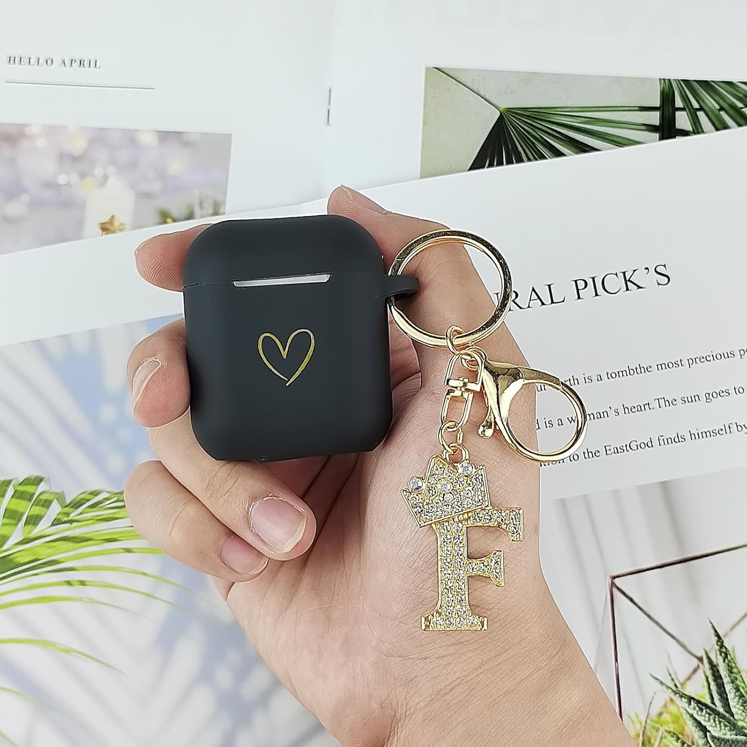 Funda compatible con AirPods, funda de silicona suave con patrón de corazón dorado para AirPods de 2 y 1 generación, con llavero de letra A-Z con