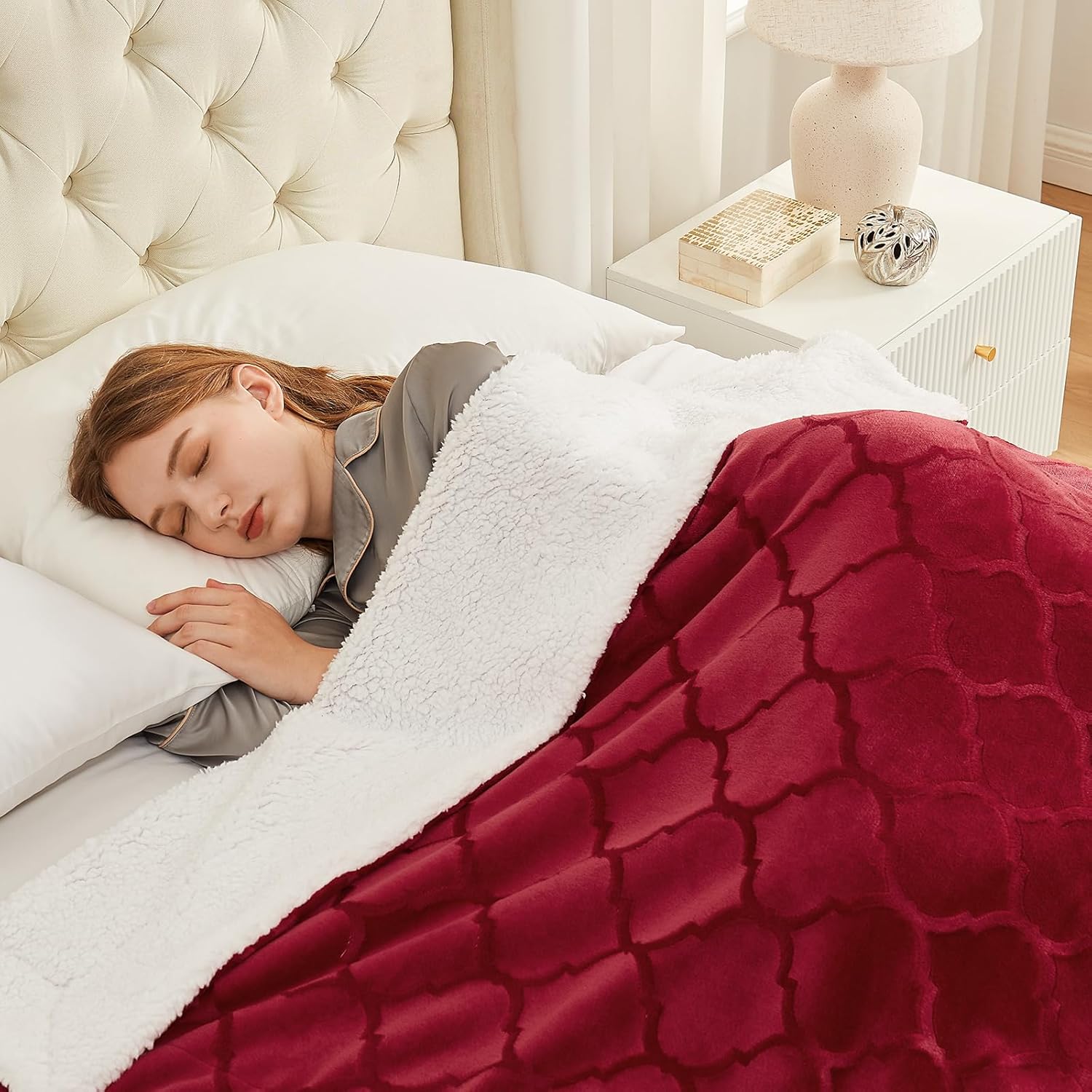 L’AGRATY Manta Sherpa  Manta de felpa para cama  Manta suave y mullida de 50 x 60 pulgadas  Manta cálida y esponjosa para silla y sofá  Manta de