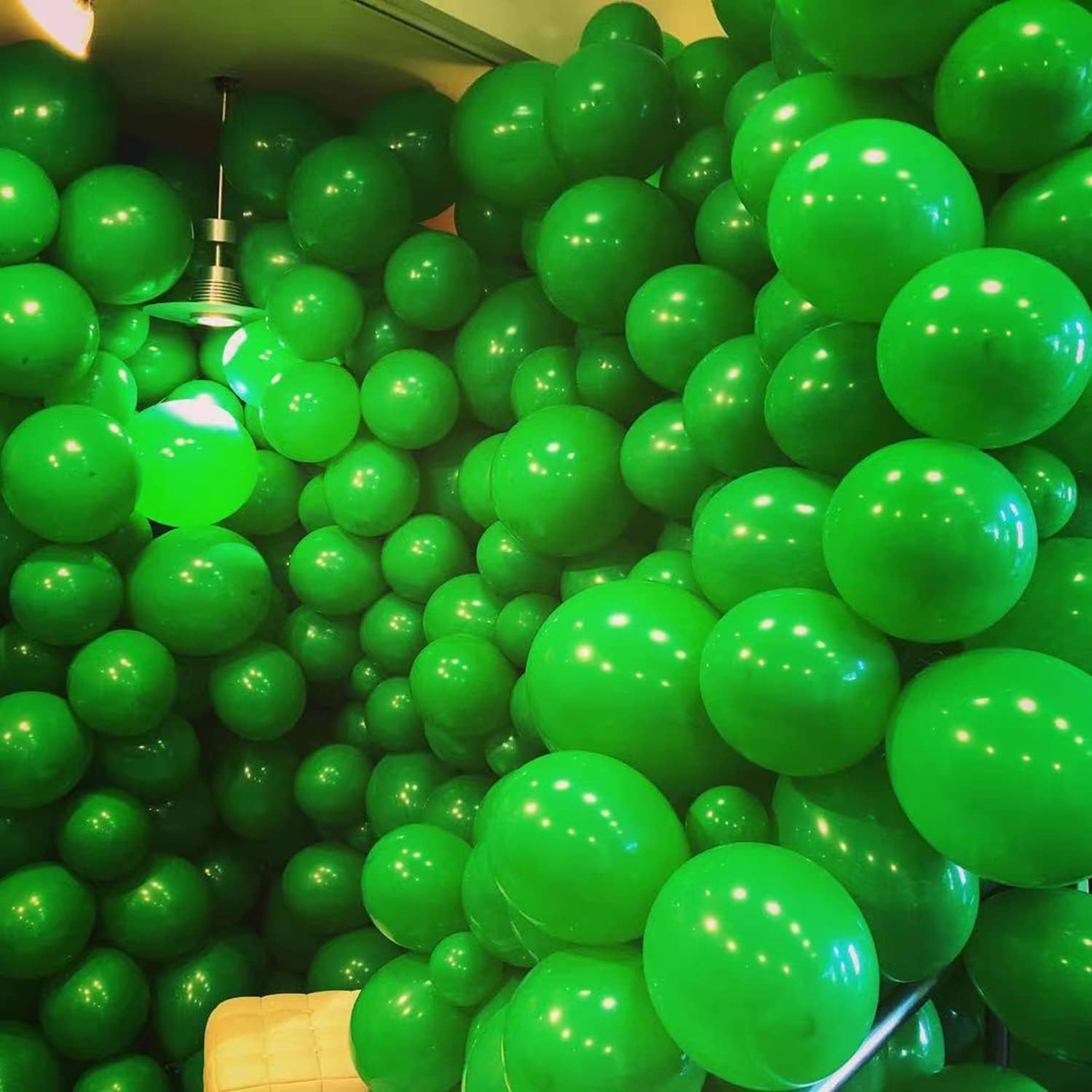 RHGBINLI Globos verdes de látex para fiesta, paquete de 62 globos redondos de helio de 12 pulgadas para Navidad, boda, graduación, aniversario,