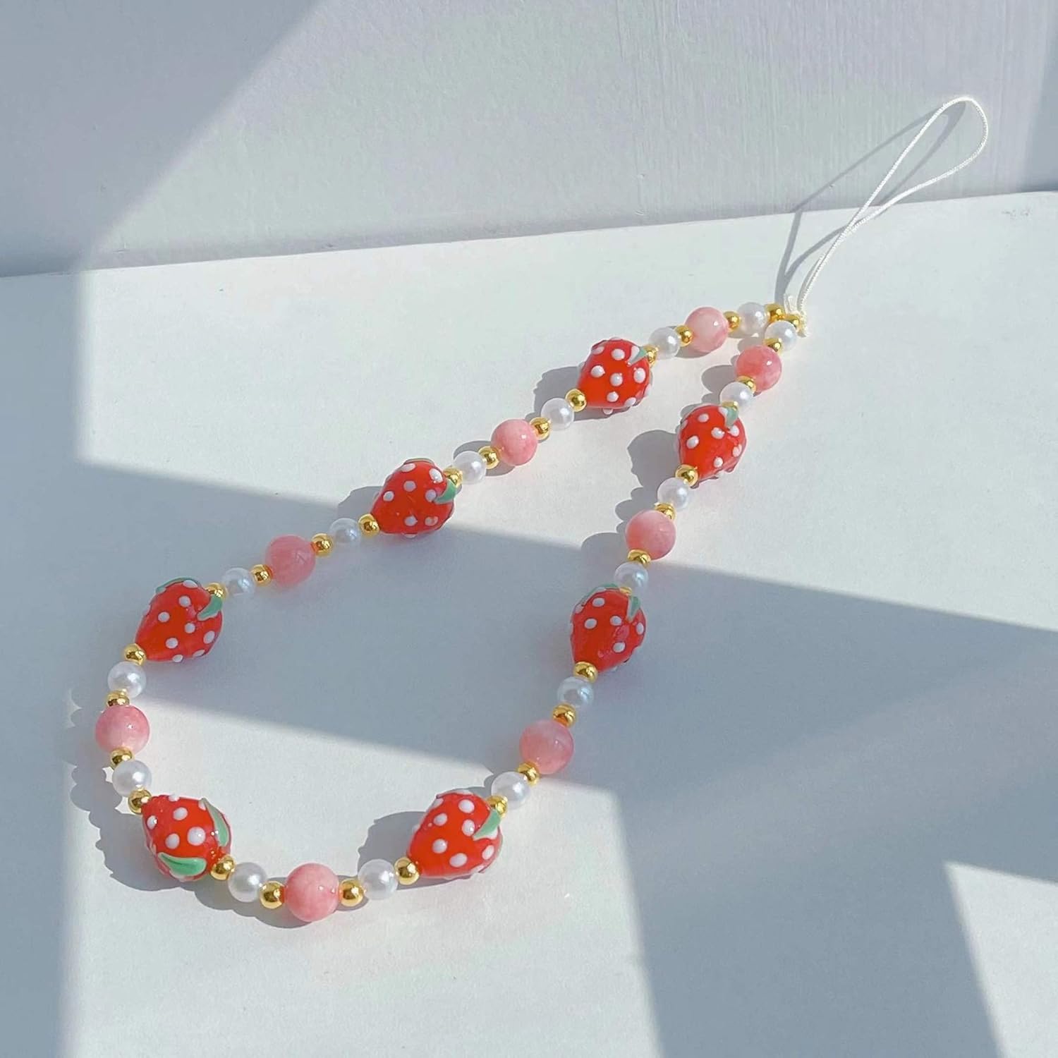 Meefisher 2 piezas de fresa con cuentas para teléfono, cordón de perlas de fruta dulce, correa de muñeca hecha a mano, cuentas antipérdidas,