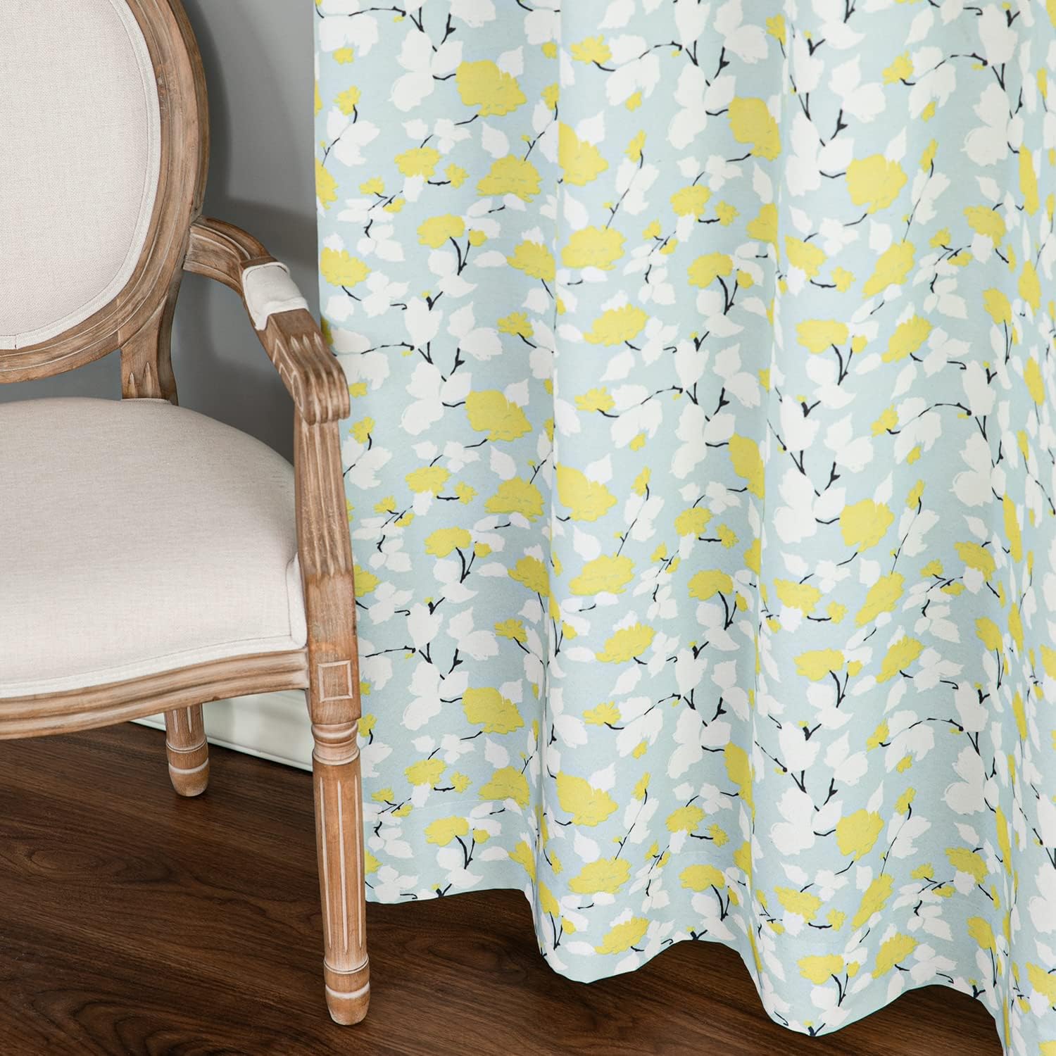 VOGOL Cortinas estampadas para ventana, cortinas con ojales para dormitorio y sala de estar, juego de 2 paneles, 52 x 96 pulgadas, flores blancas y
