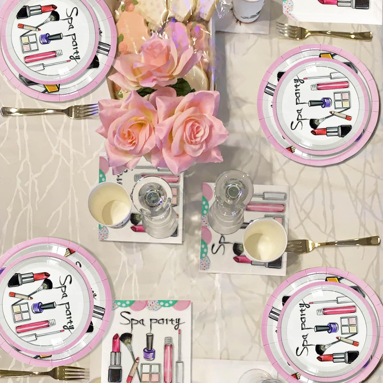 122 piezas de decoraciones de fiesta de spa, platos de fiesta de spa, servilletas, tazas, tenedores, mantel, kit de vajilla para niñas, maquillaje,