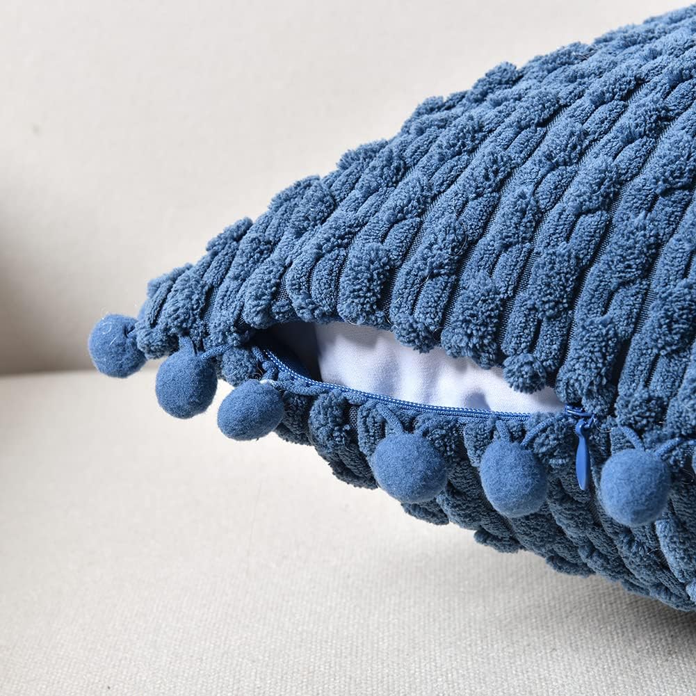Fancy Homi Juego de 2 fundas de almohada decorativas de color azul polvoriento de 16 x 16 pulgadas con pompones para sofá y cama, sillón, estilo