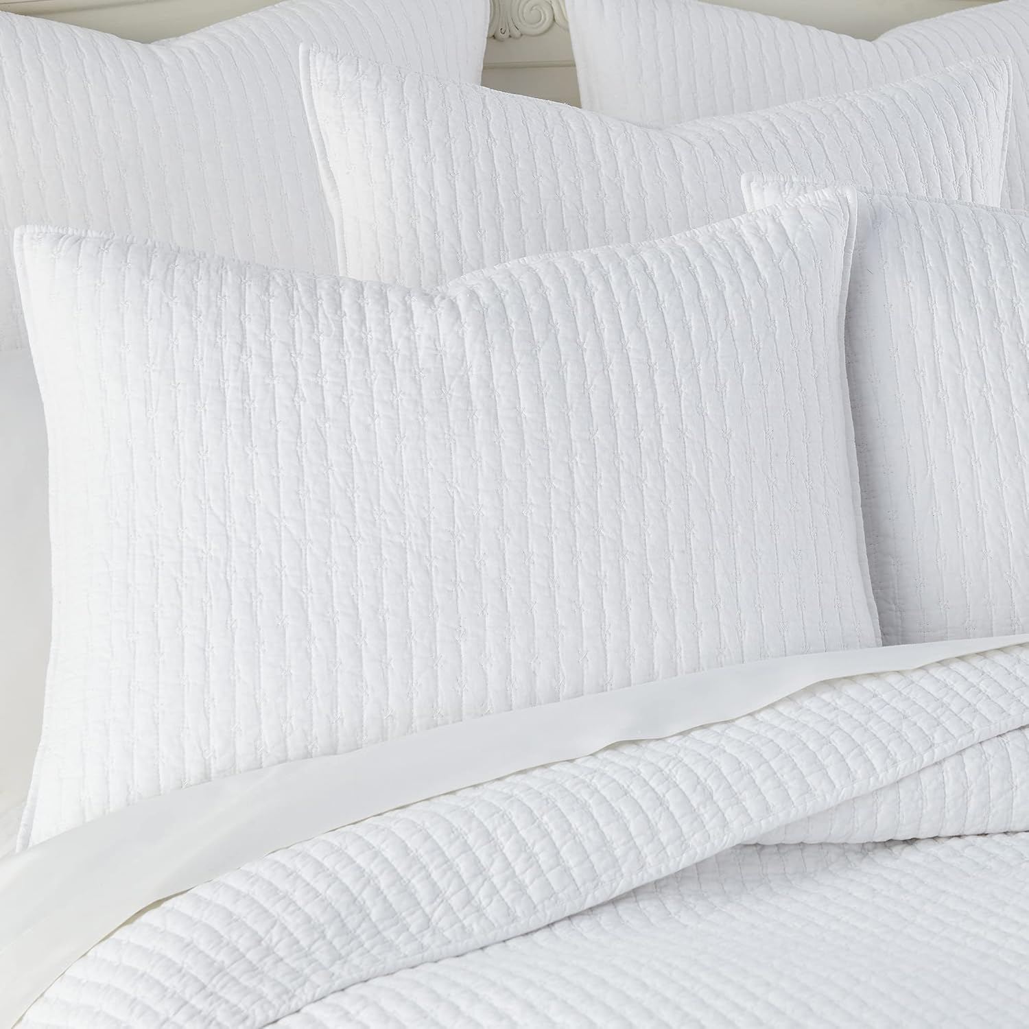 Levtex Home – Juego de colcha de punto de cruz blanco brillante – Colcha Queen y dos fundas estándar – Patrón de punto de cruz – Colcha (104 x 106