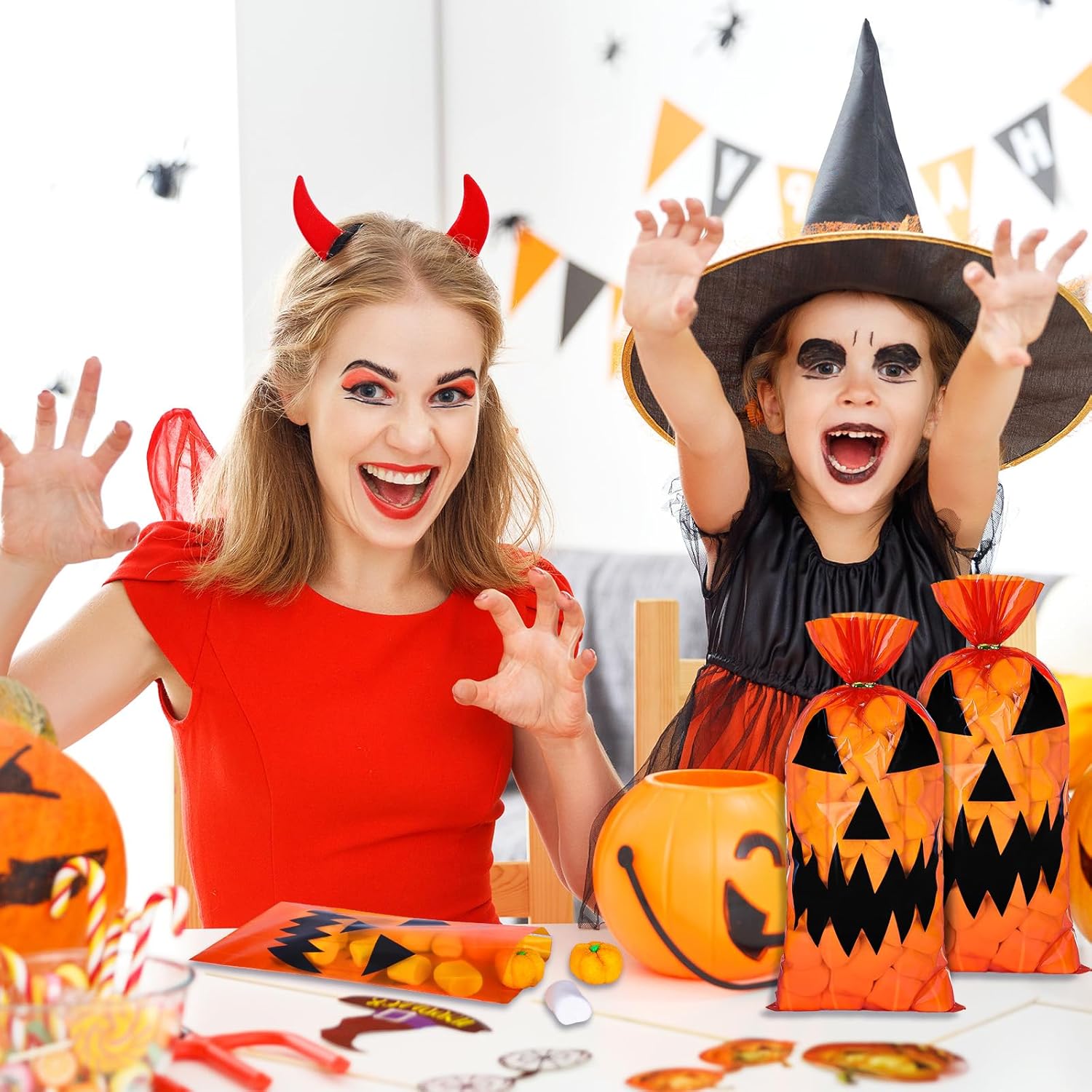 Whaline 120 bolsas de celofán de calabaza de Halloween con 120 lazos dorados, bolsas de dulces para dulce o truco, bolsas de regalo de palomitas de
