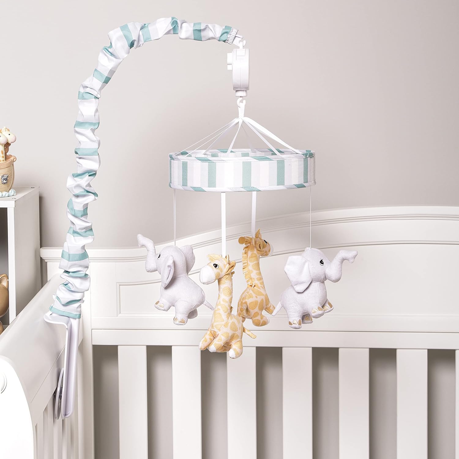 Precious Moments Noah’s Ark – Cuna musical para niños con canción de cuna suave decoración de guardería de safari de elefante y jirafa juguete de