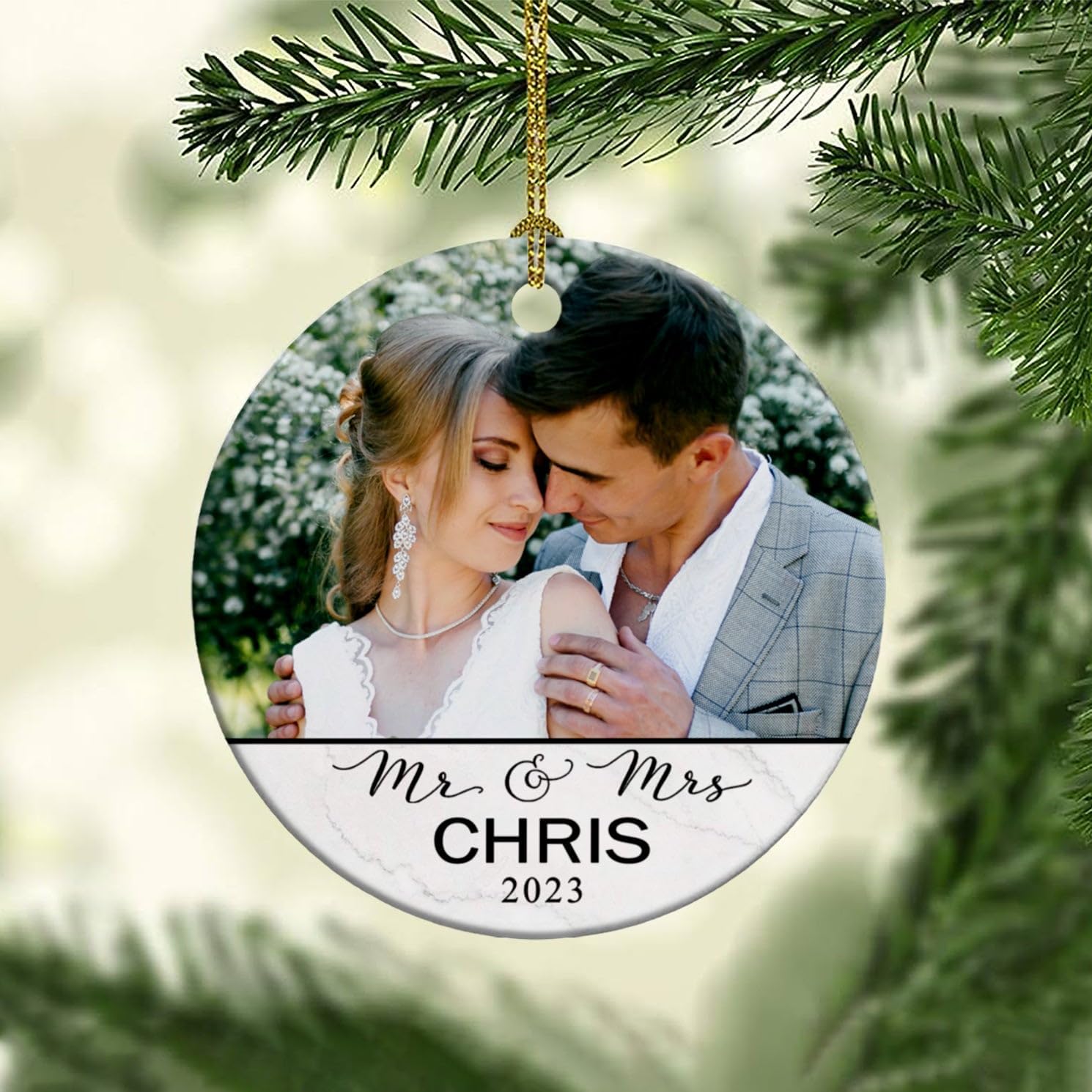 Adorno de cerámica personalizable con texto en inglés Our First Christmas Together As Mr and Mrs 2023, adorno personalizado para parejas recién