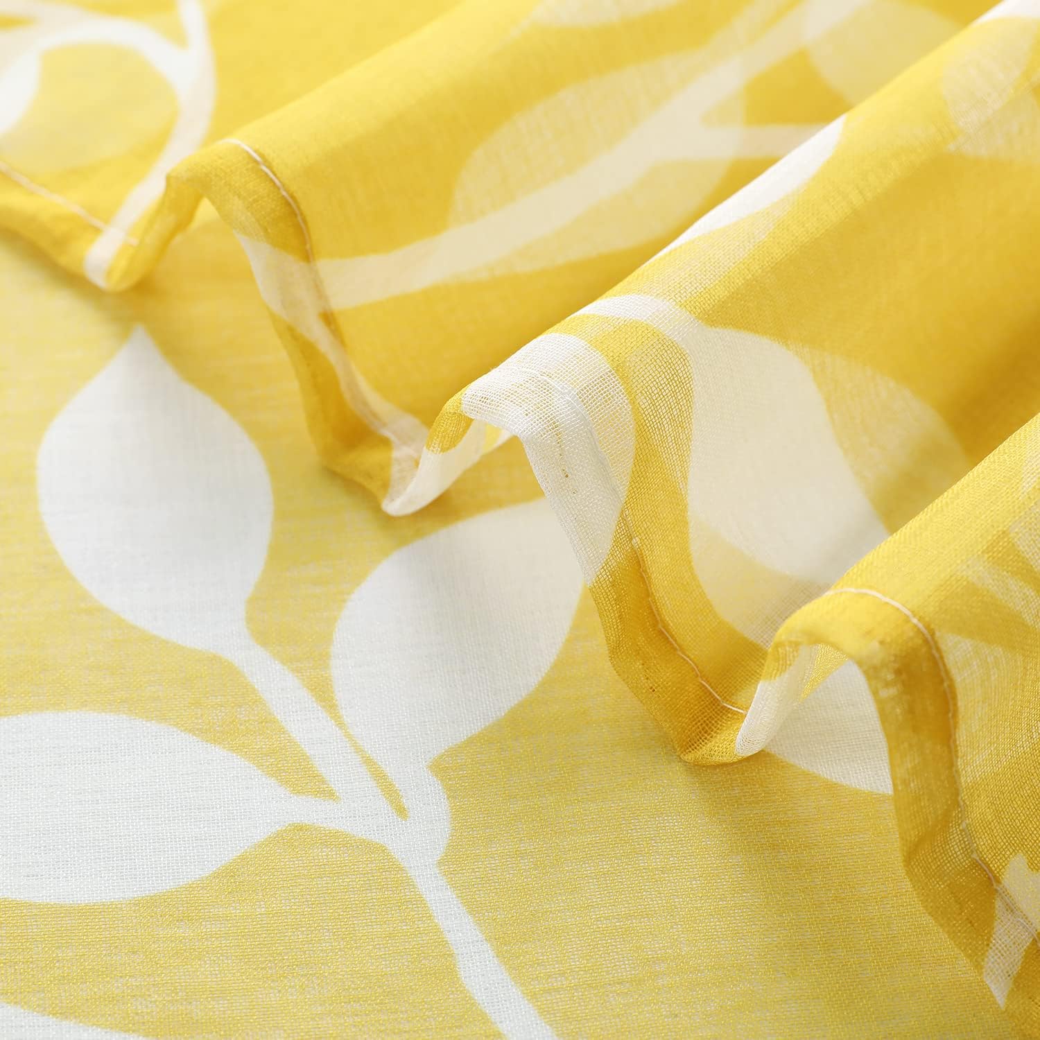 XTMYI Cortinas amarillas de 108 pulgadas de largo para sala de estar, juego de 2 paneles de hojas transparentes con estampado floral, cortinas
