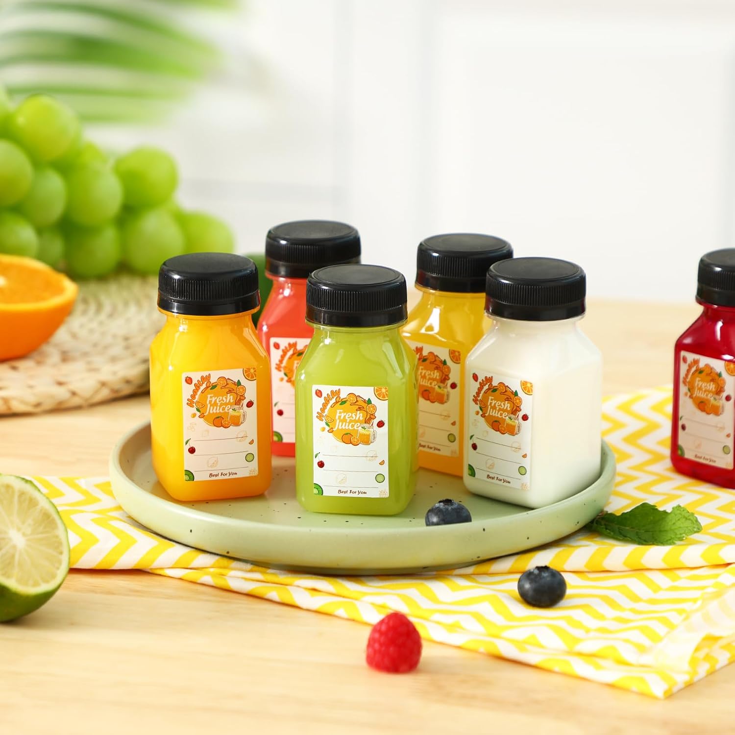 Moretoes 42 botellas de plástico para jugo de 4 onzas con tapas, botellas transparentes vacías reutilizables con etiqueta, embudo y cepillo,