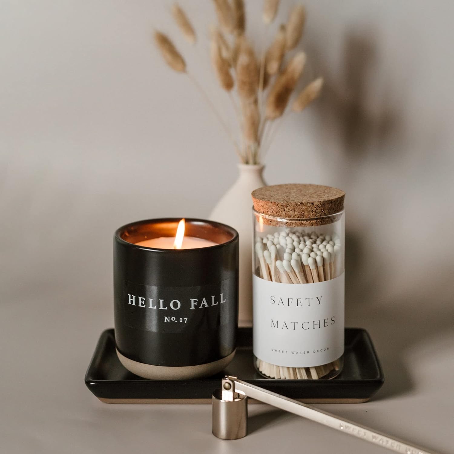 Sweet Water Decor Hello Fall – Vela de soja No. 17, sidra caliente, canela, clavo, manzana y nuez moscada velas perfumadas para el hogar, tarro de