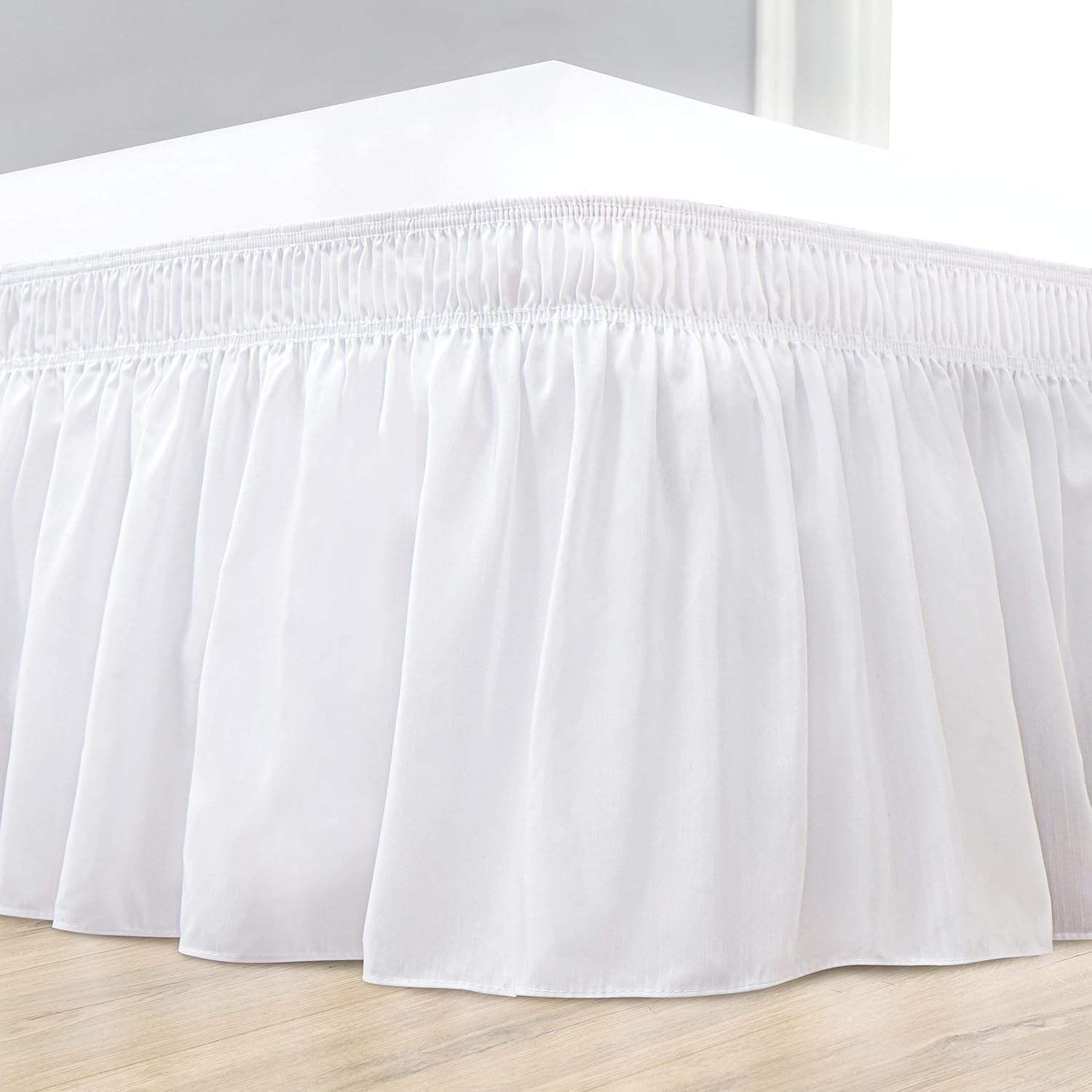 Biscaynebay Faldas de cama envolventes para camas tamaño matrimonial y matrimonial XL de 17 pulgadas de caída, volantes elásticos ajustables blancos