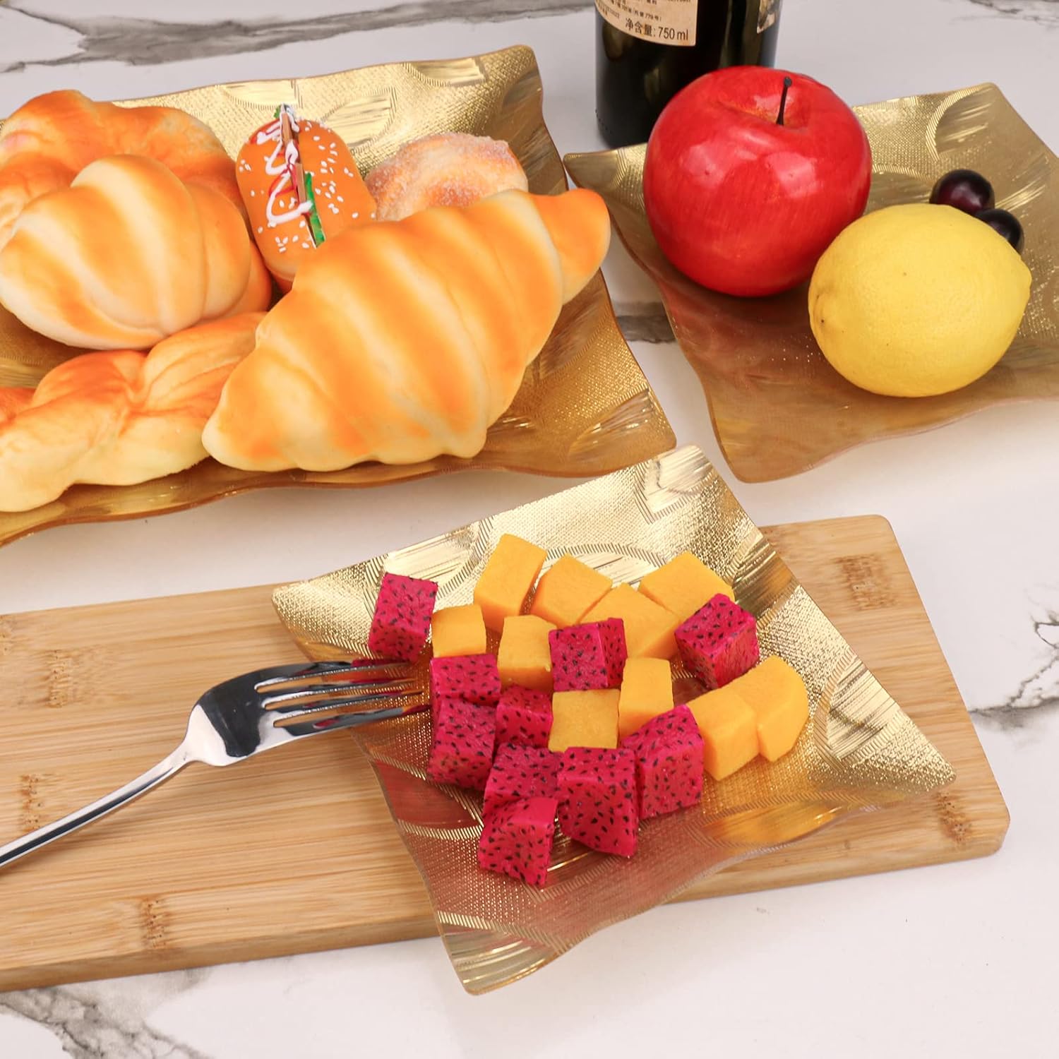Bandeja cuadrada de plástico con hojas doradas, bandeja decorativa para alimentos, bandeja resistente para festivales y té de la tarde (paquete de 3)