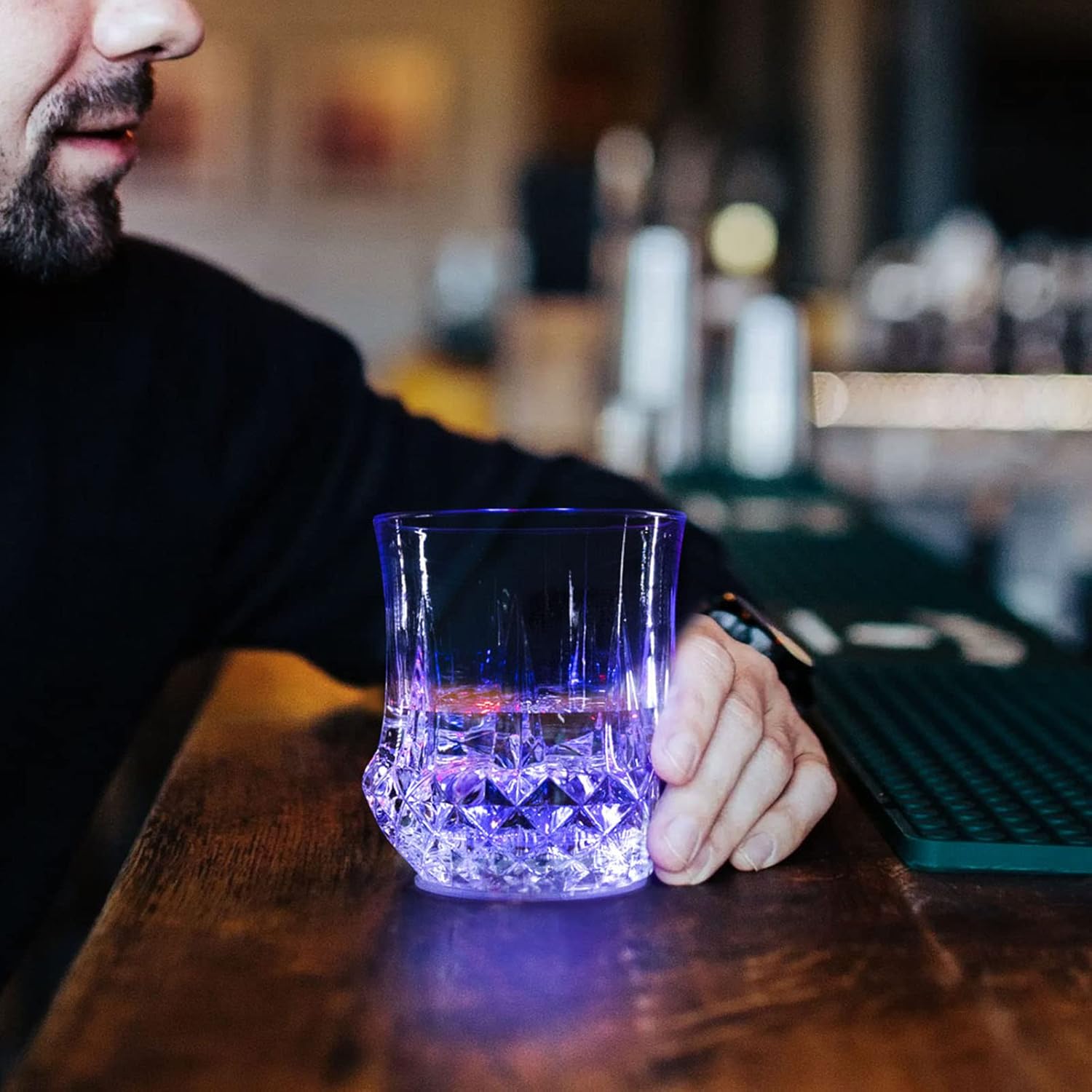Paquete de 2 vasos de luz intermitente activados por líquido, gafas LED multicolor divertidas con luz para beber, copas de vino brillantes con luces
