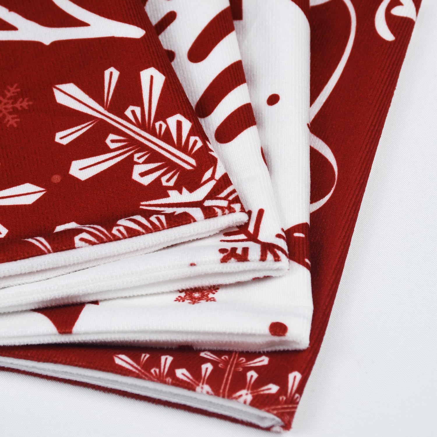 Juego de 4 fundas de almohada rojas de Navidad de 18 x 18 pulgadas, decoraciones navideñas con copos de nieve, fundas de almohada de árbol de
