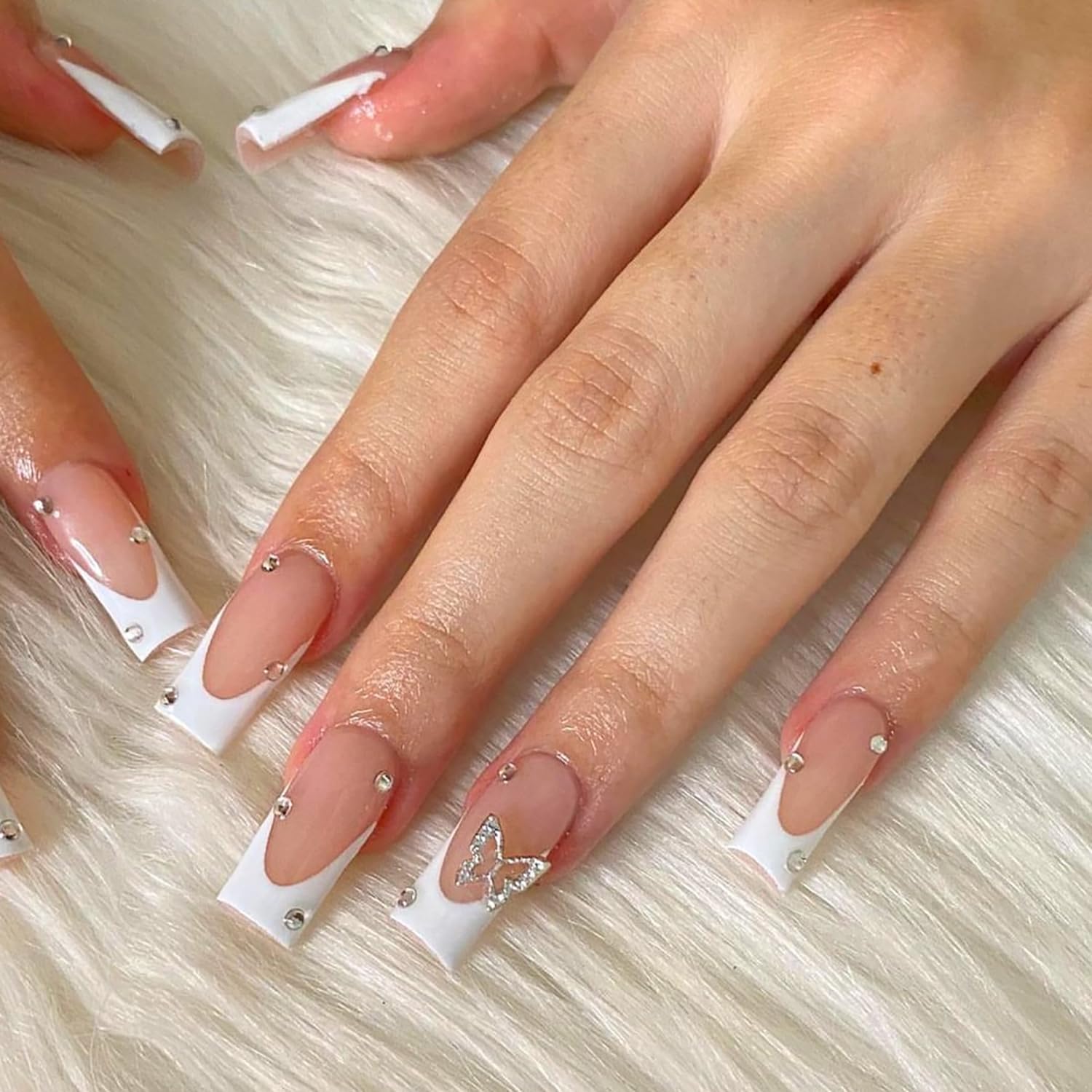 Uñas postizas a presión con punta francesa blanca, uñas postizas cuadradas de longitud media, color rosa, cobertura completa, con pegamento con dije