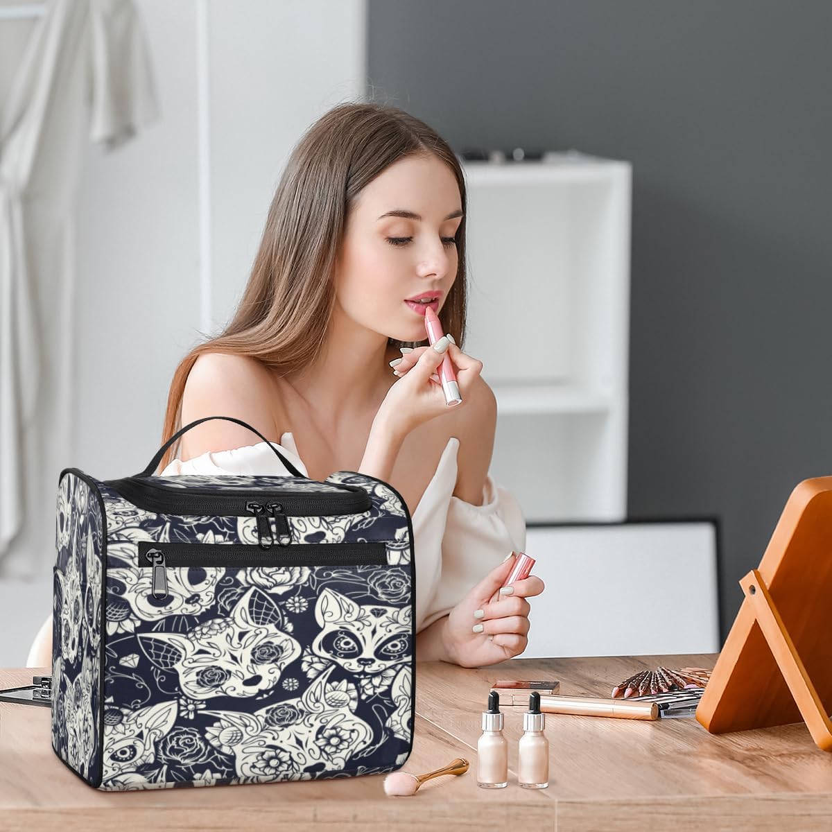 Skull Fun Pattern Toiletry Bag for Women Travel Makeup Organizer with Hanging Hook Traveling Cosmetic Bags for Toiletries Accessories