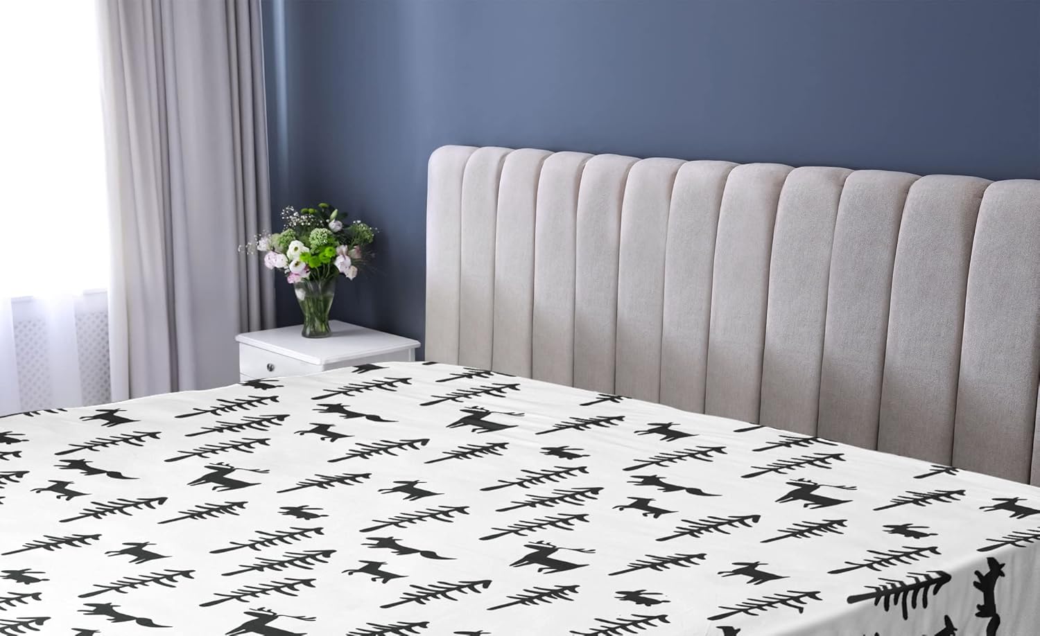 Ambesonne Sábana bajera ajustable de bosque, inspirado en la Navidad, diseño de renos, pinos y conejos, funda de cama con bolsillo profundo elástico