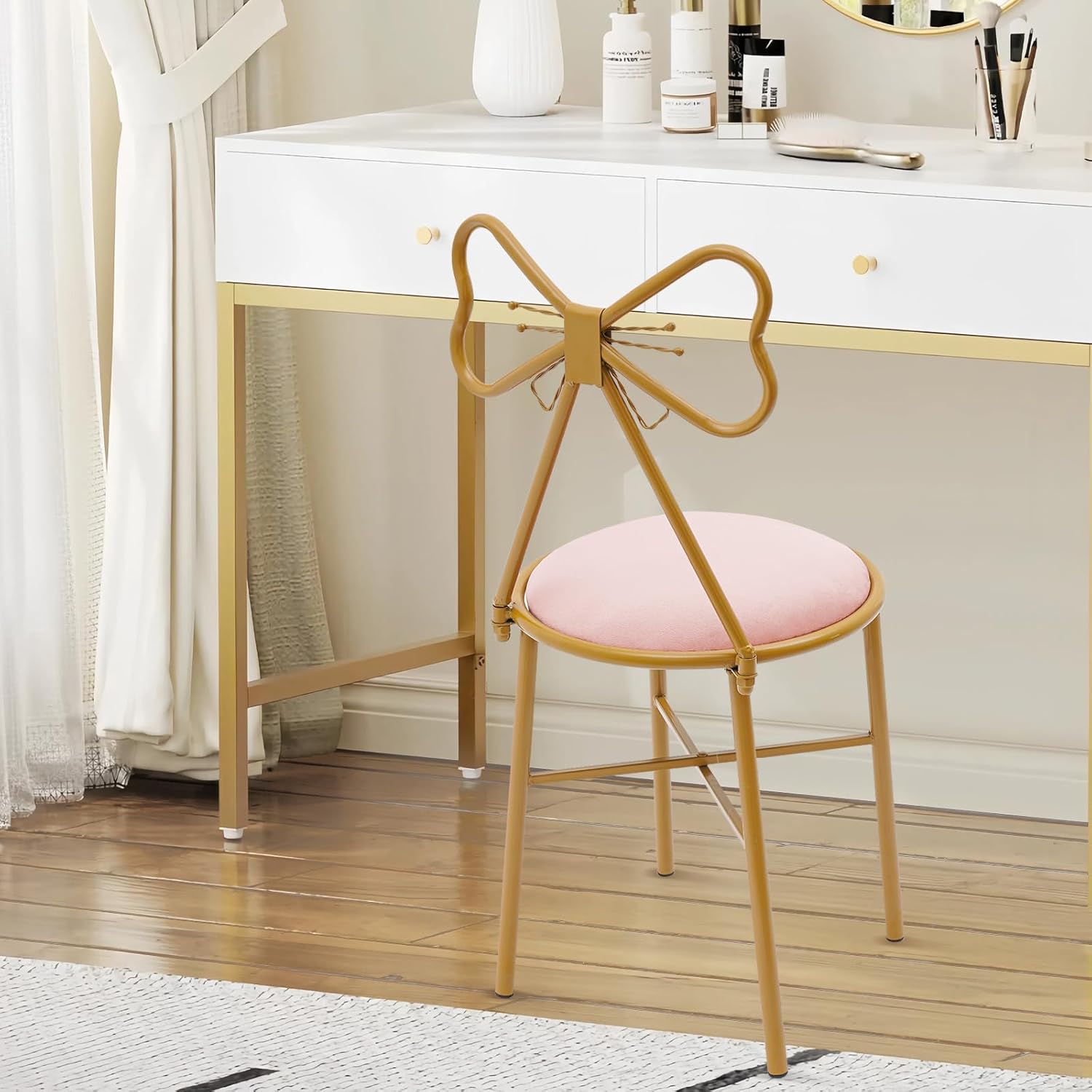 Silla de maquillaje de mariposa rosa, cojín de terciopelo con marco de metal dorado profundo, silla de descanso con respaldo de lazo y cojín de
