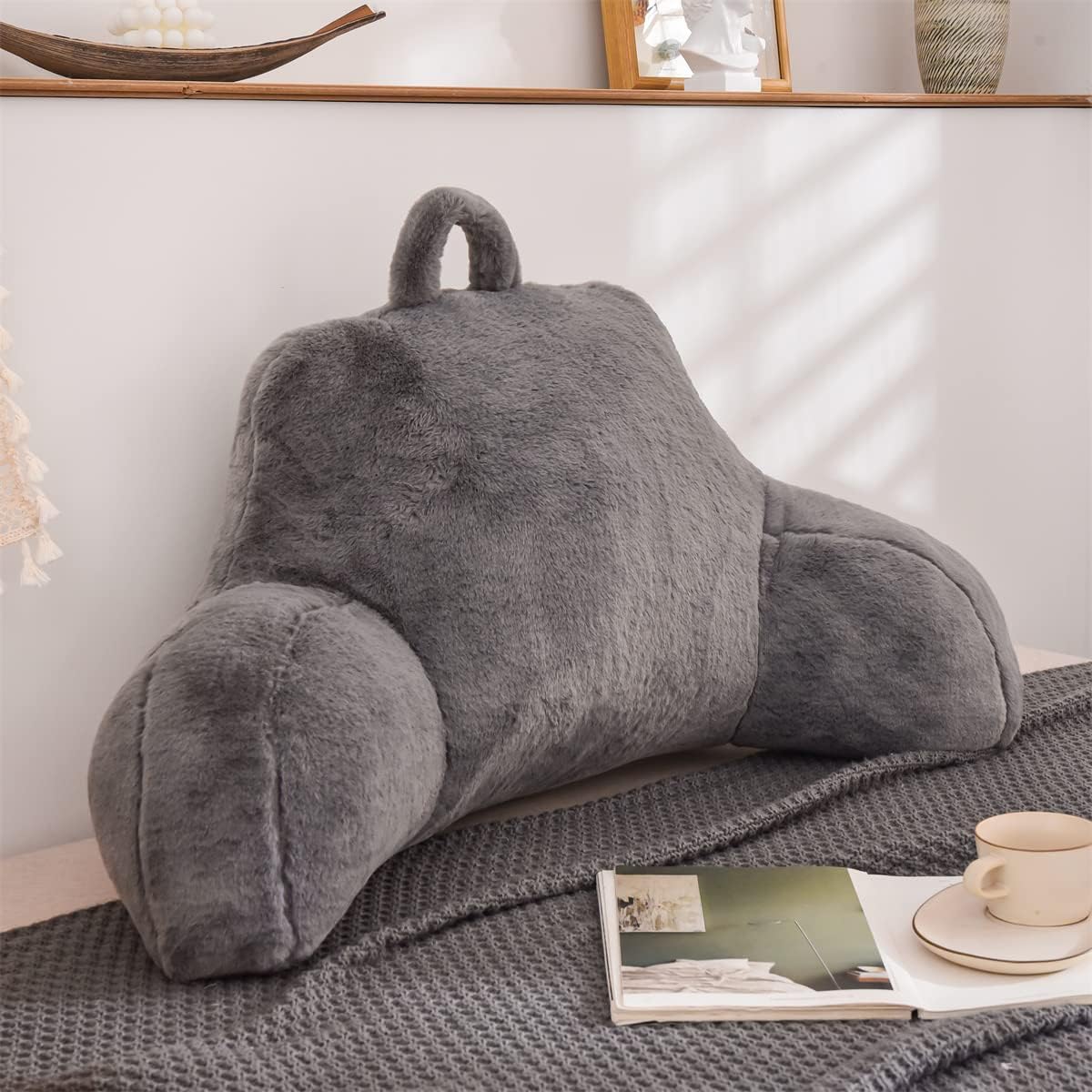 Holawakaka Almohada grande de piel sintética con brazos, almohadas de lectura de piel de conejo perfectas para adultos, adolescentes, niños, brazos,
